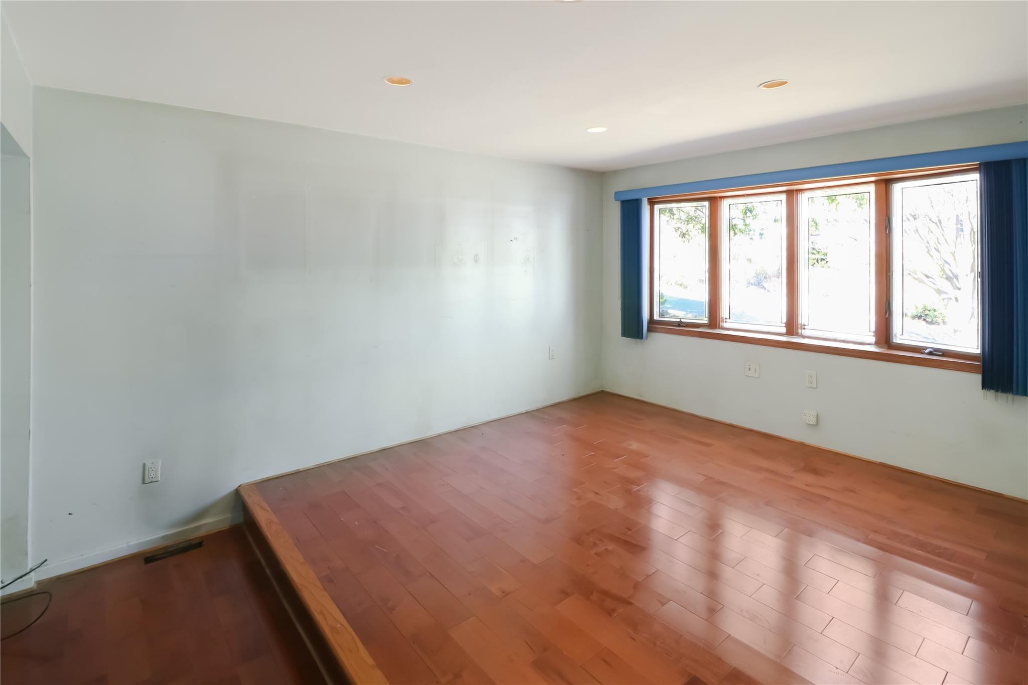 Single Family Valley View  Nassau County, NY 11021, MLS-841415-18