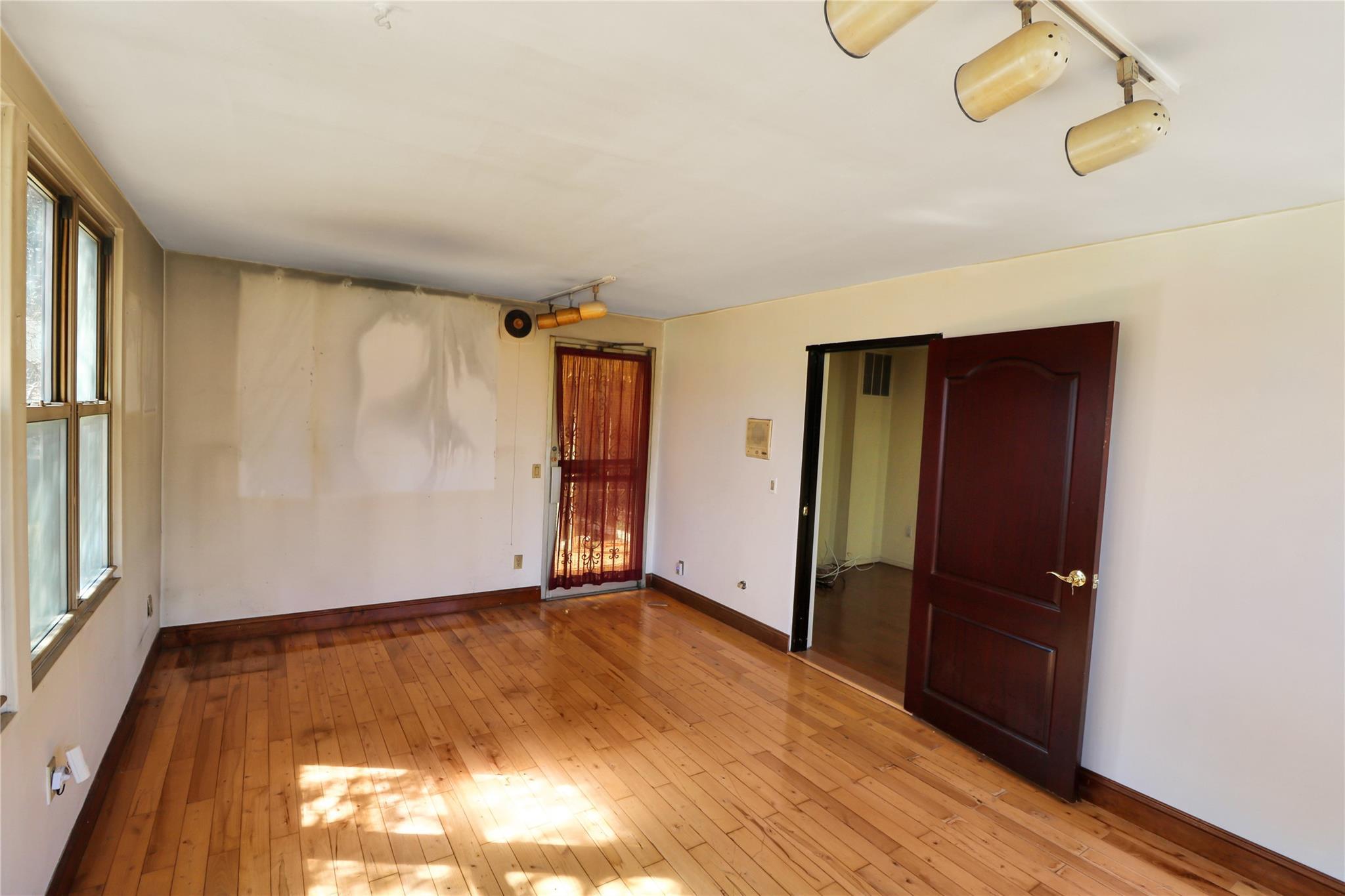 Single Family Valley View  Nassau County, NY 11021, MLS-841415-19