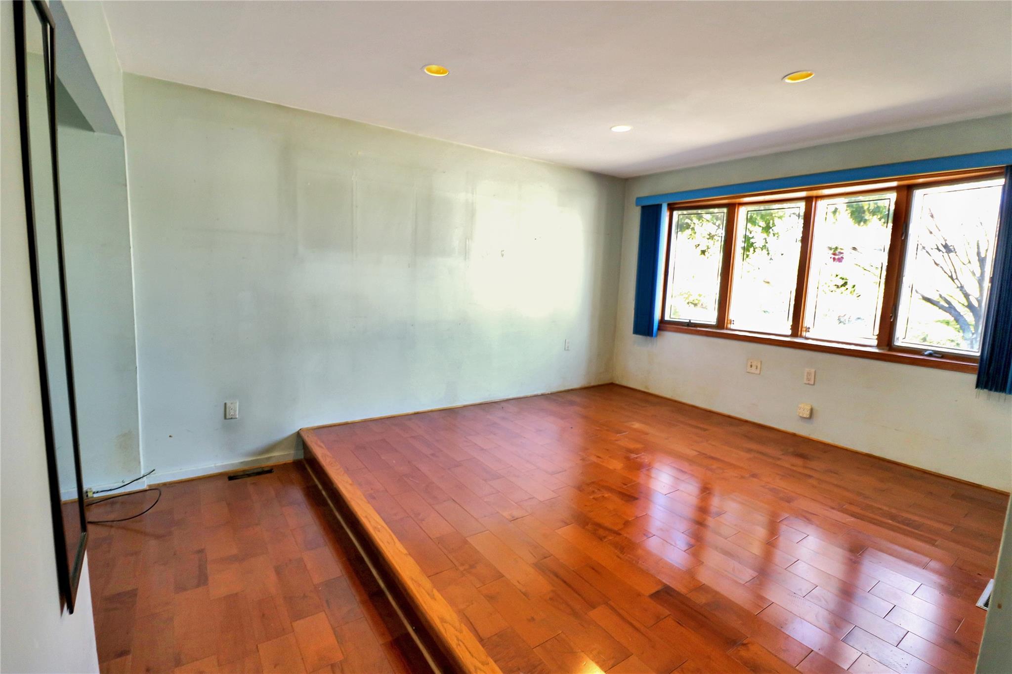 Single Family Valley View  Nassau County, NY 11021, MLS-841415-23