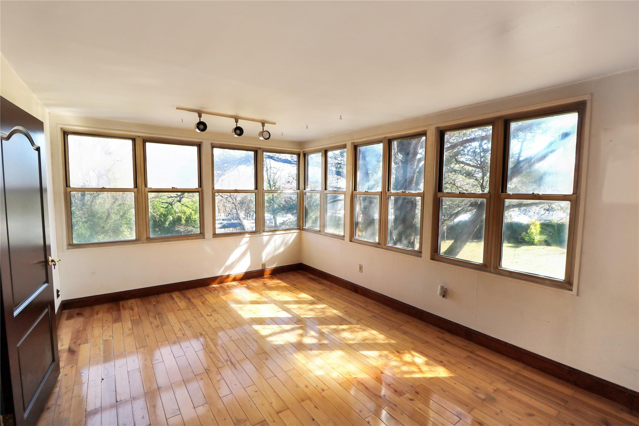 Single Family Valley View  Nassau County, NY 11021, MLS-841415-32