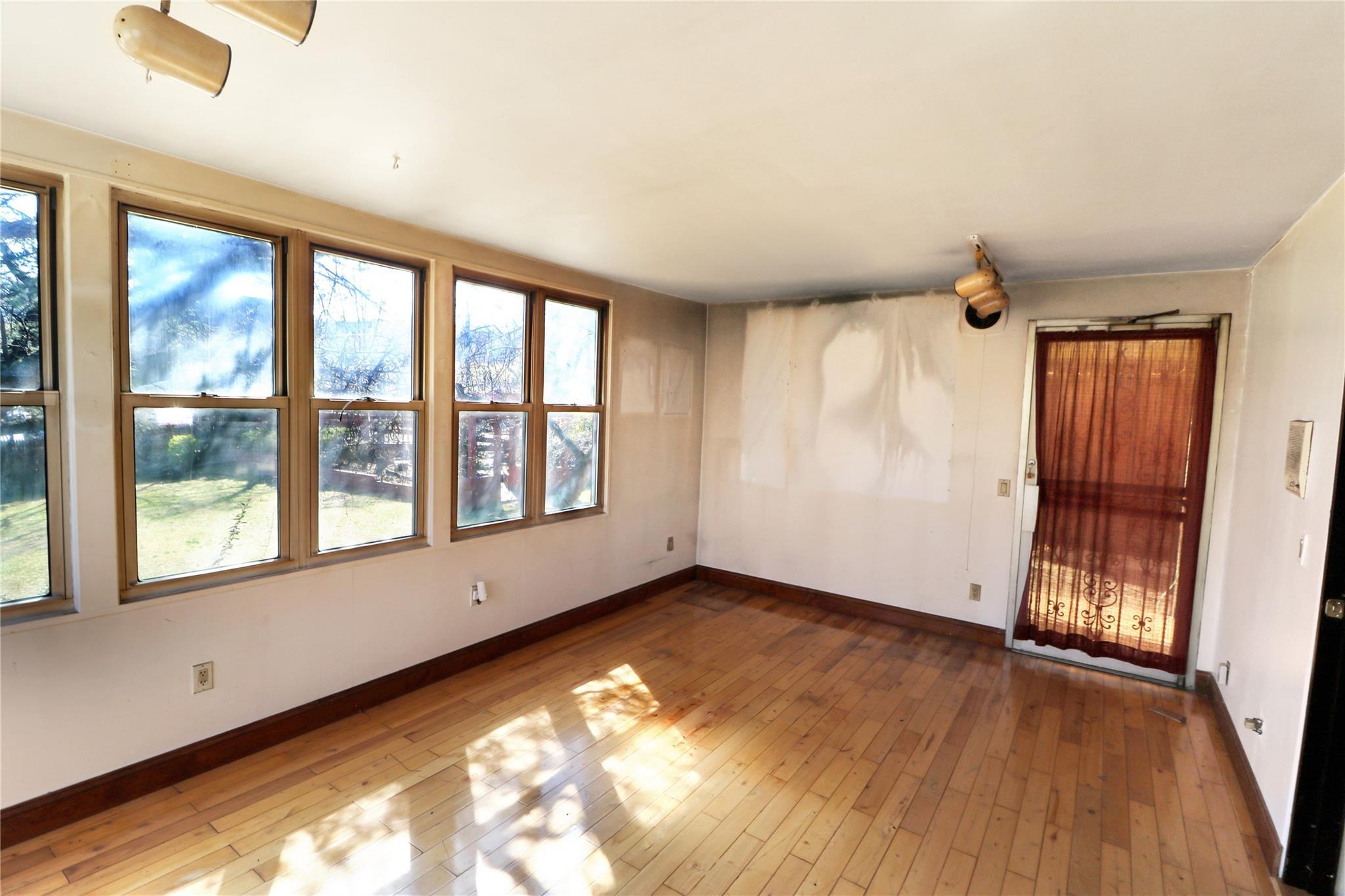 Single Family Valley View  Nassau County, NY 11021, MLS-841415-33
