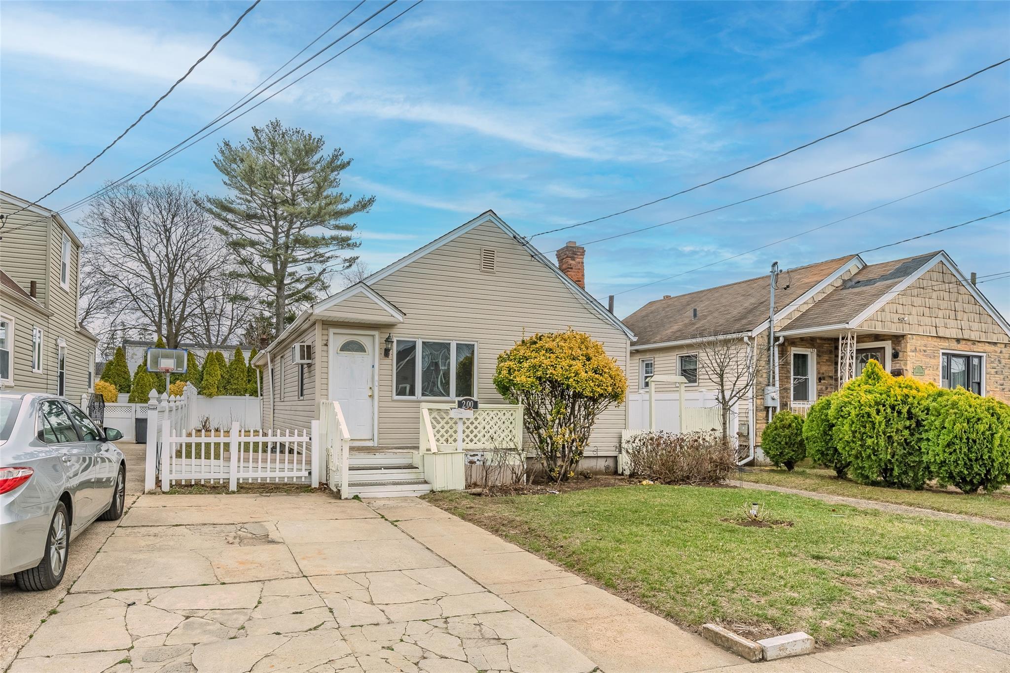 Single Family Landau  Nassau County, NY 11003, MLS-841422-2