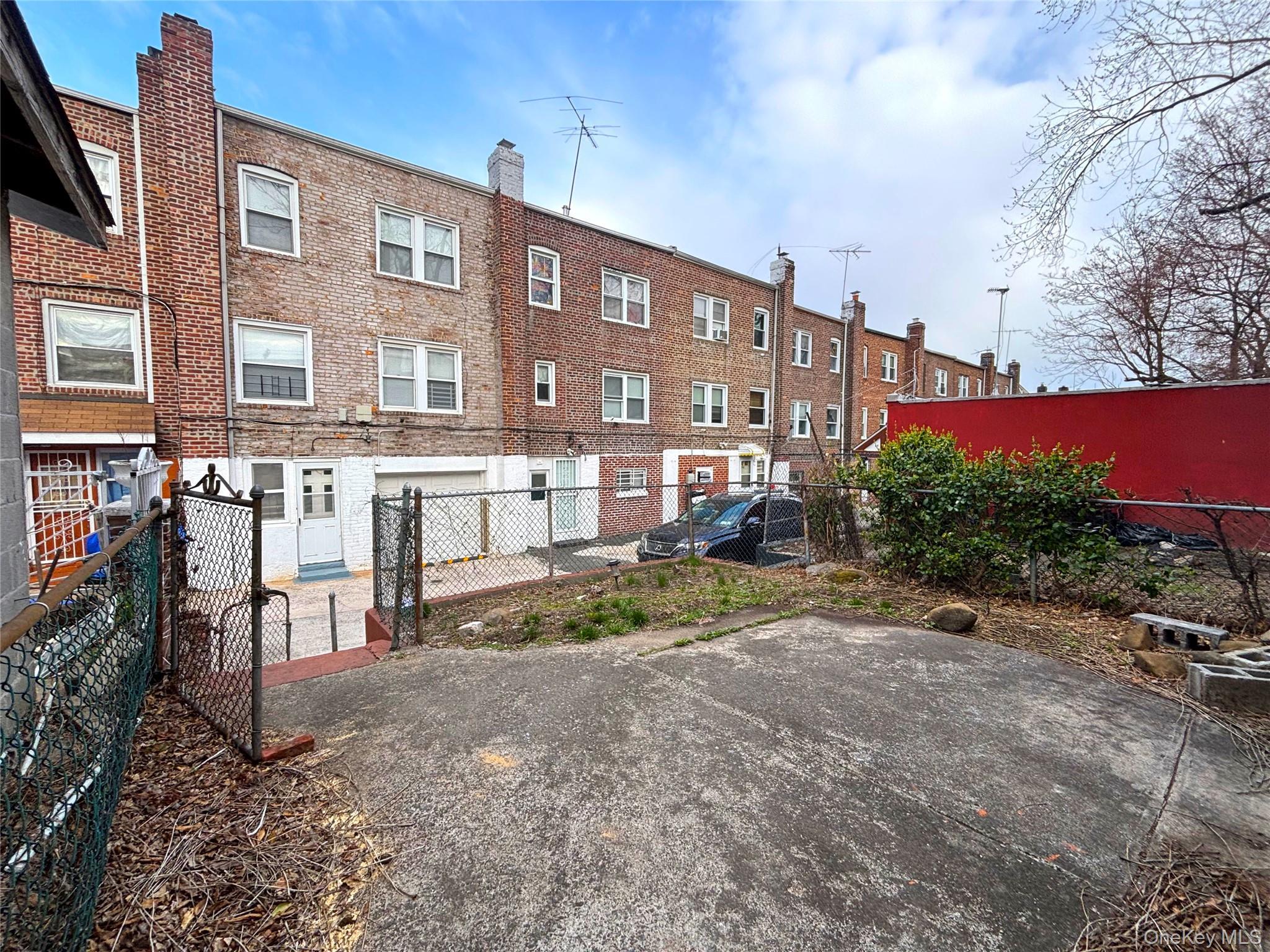 Single Family Bouck  Bronx, NY 10469, MLS-841431-21