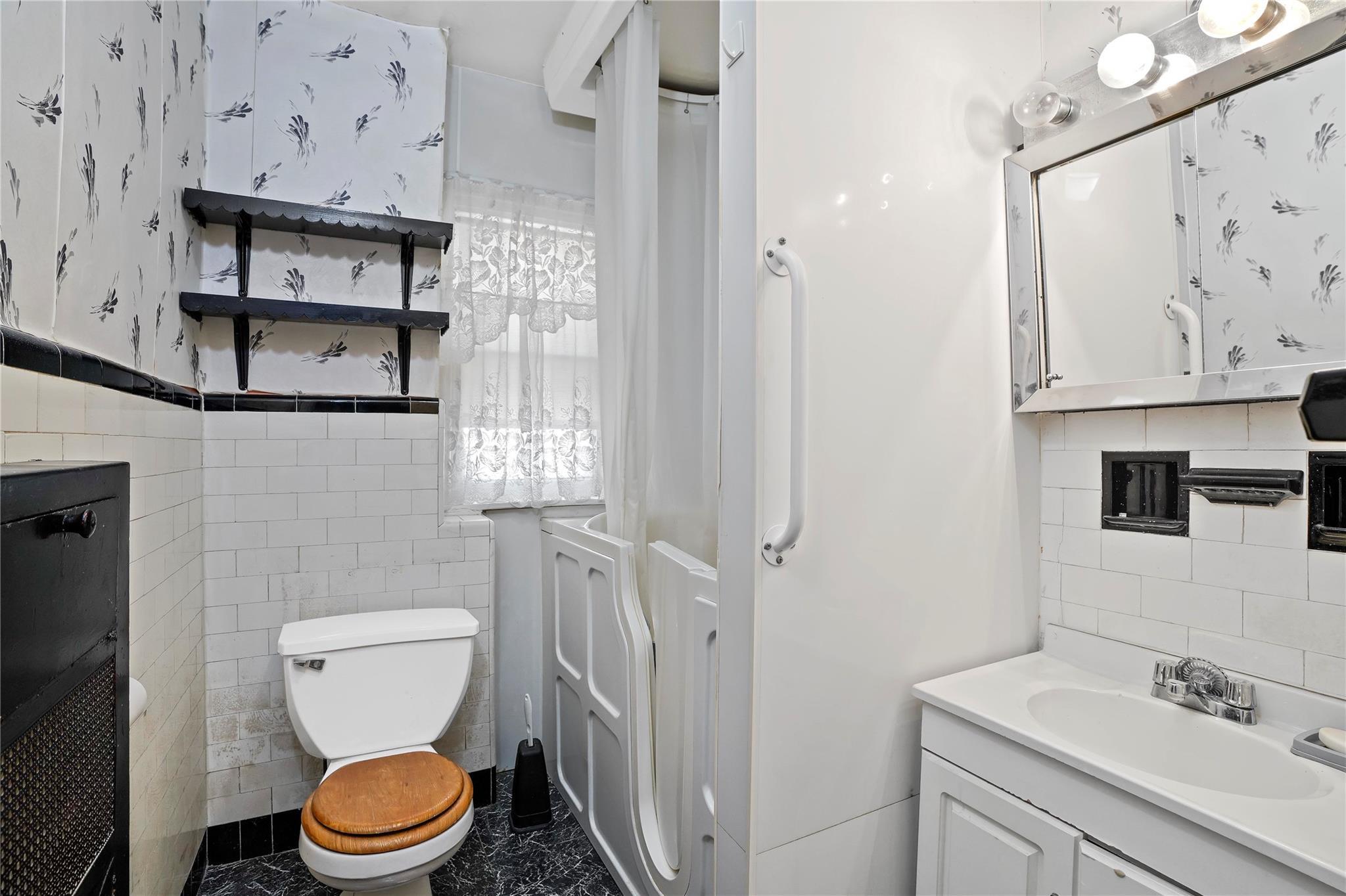 Single Family 66  Queens, NY 11378, MLS-841439-31