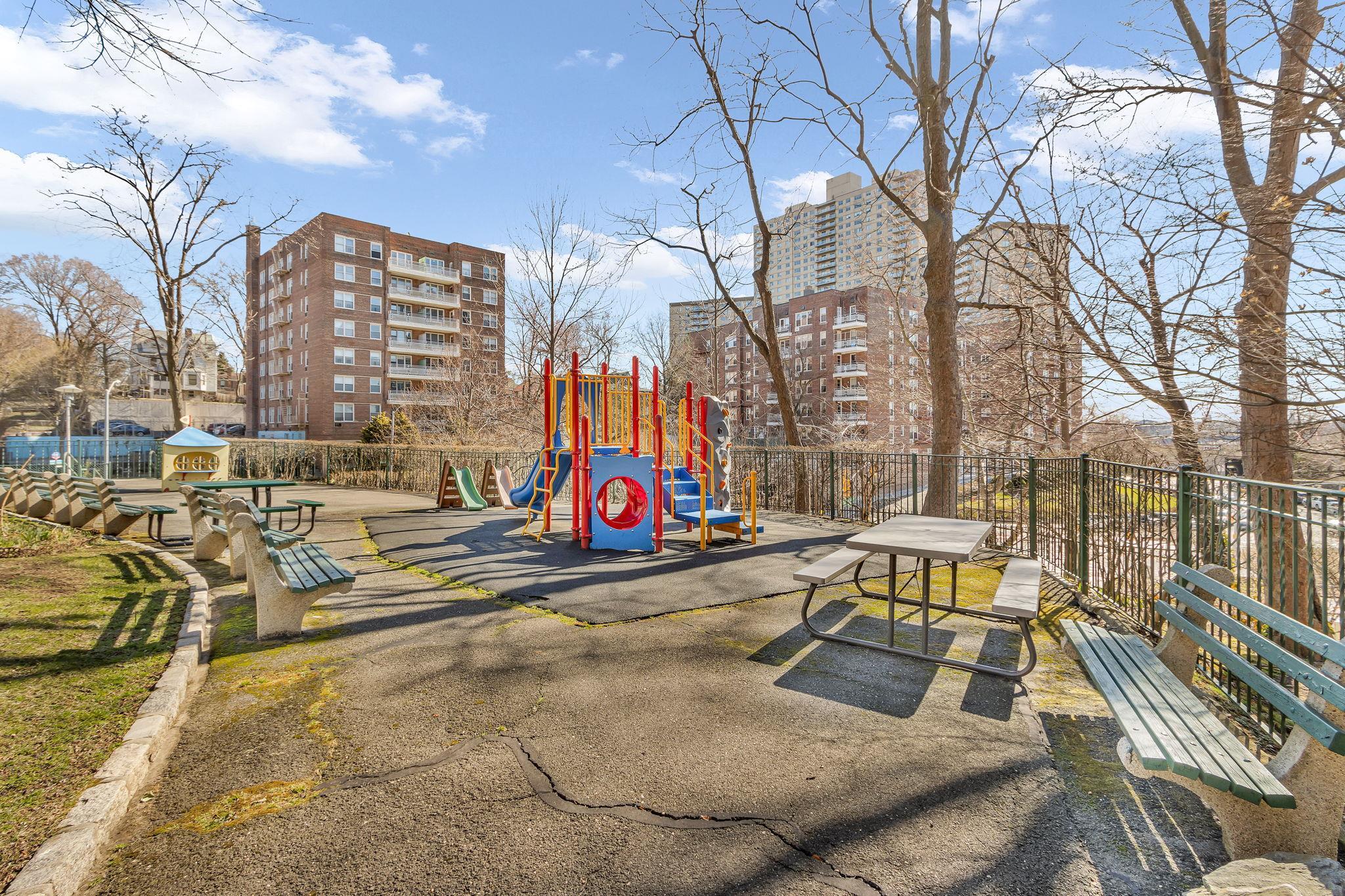 Coop Knolls  Bronx, NY 10463, MLS-841558-8