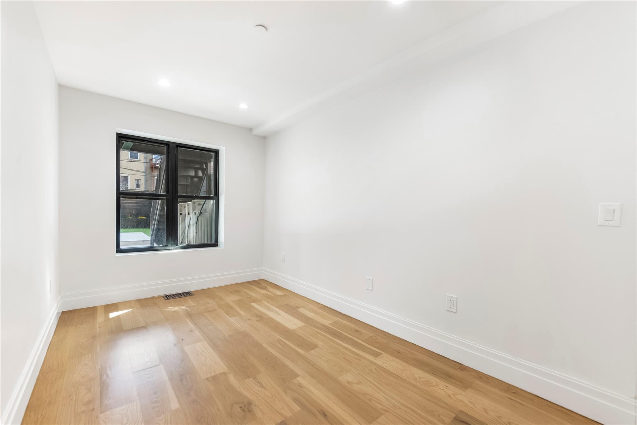 Single Family Jefferson  Brooklyn, NY 11221, MLS-841617-30