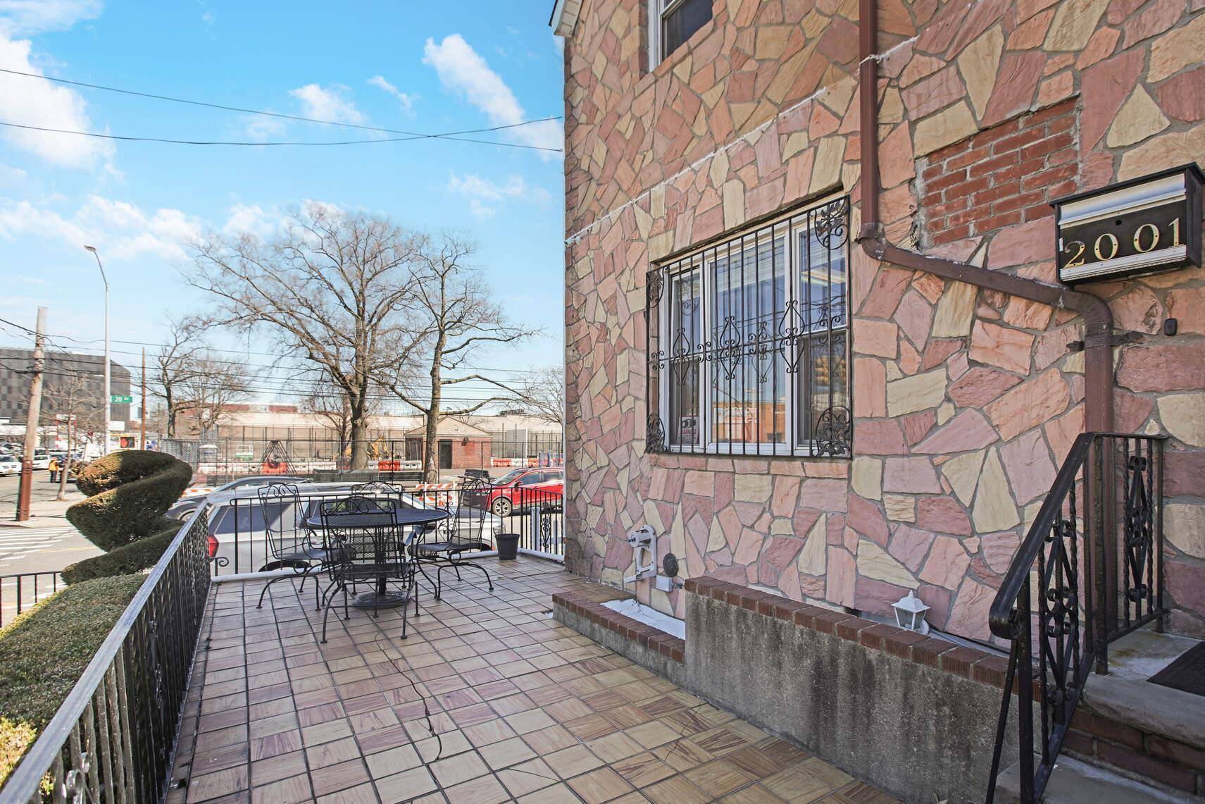 Single Family 37th  Queens, NY 11105, MLS-841626-3