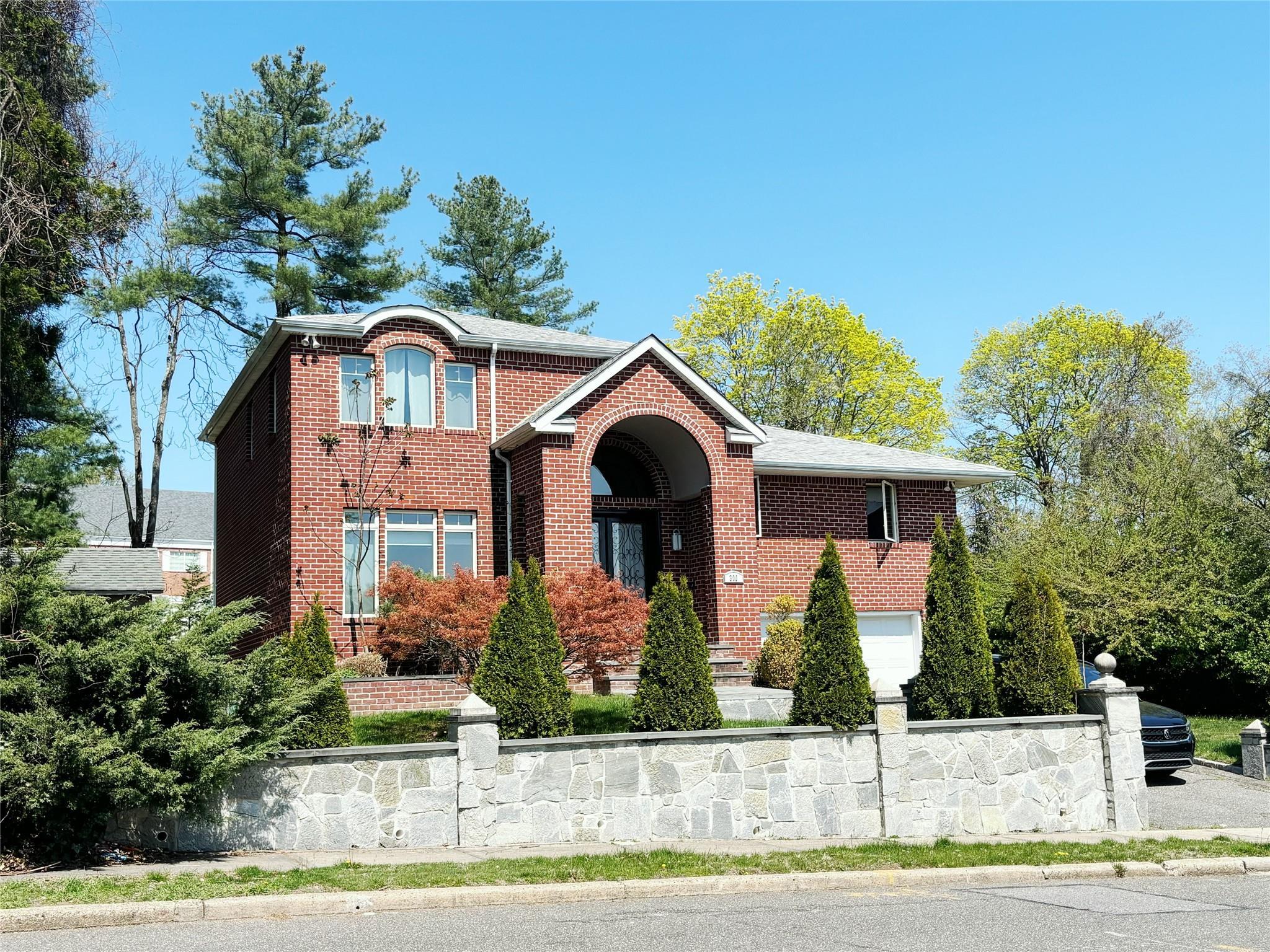 Single Family Ellen  Nassau County, NY 11753, MLS-841649-2