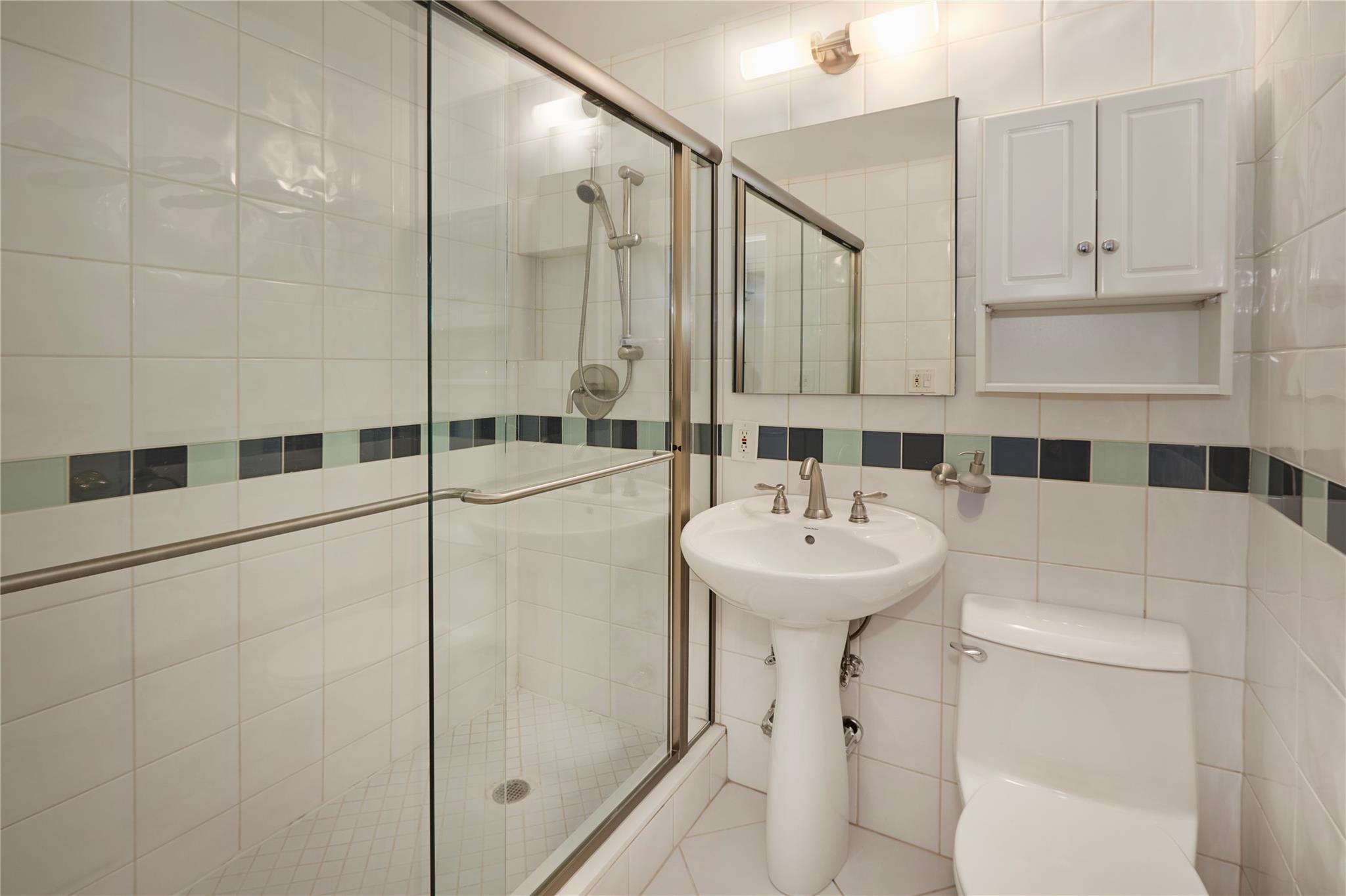Single Family Douglas  Bronx, NY 10471, MLS-841657-21