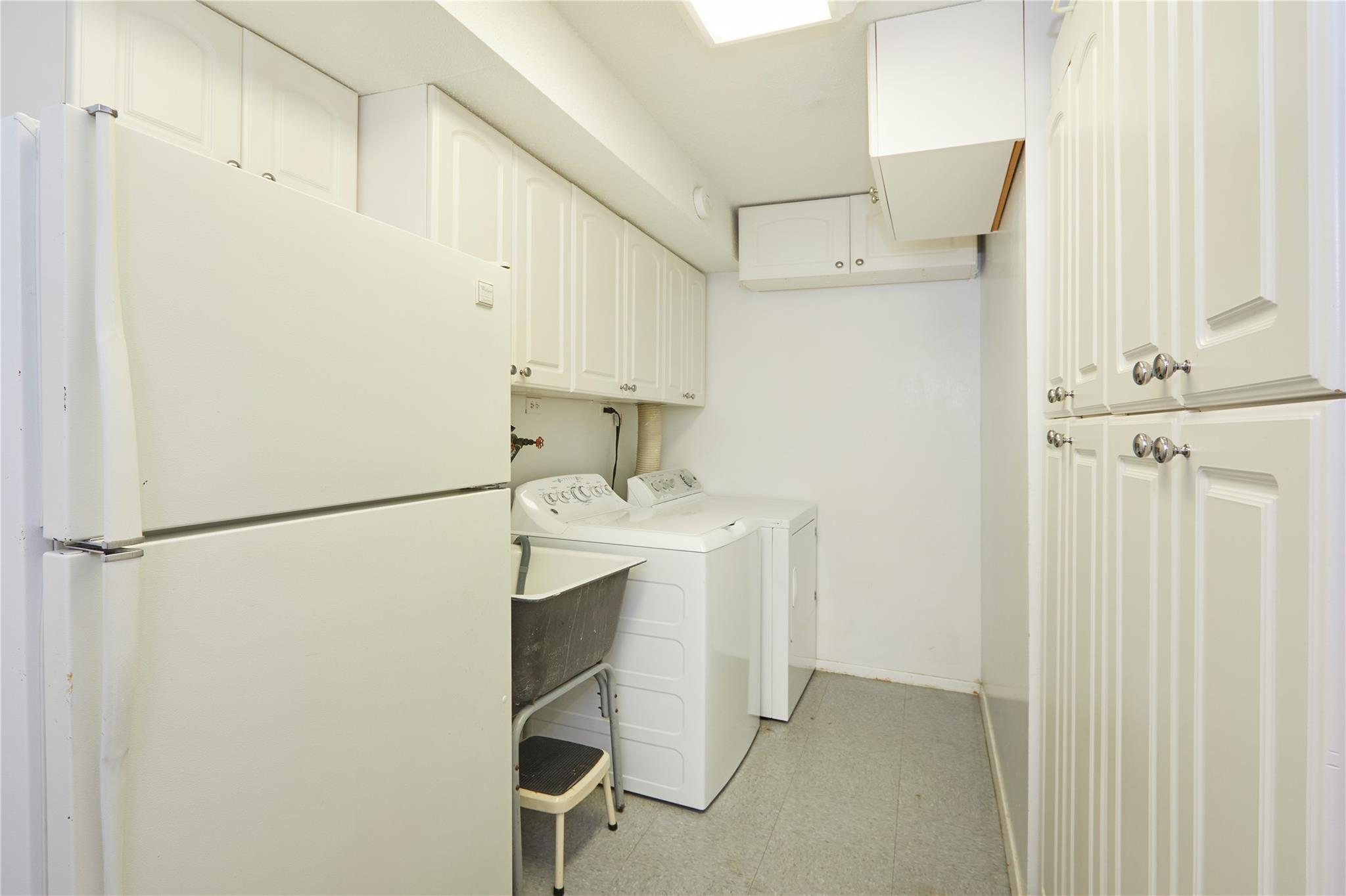 Single Family Douglas  Bronx, NY 10471, MLS-841657-23