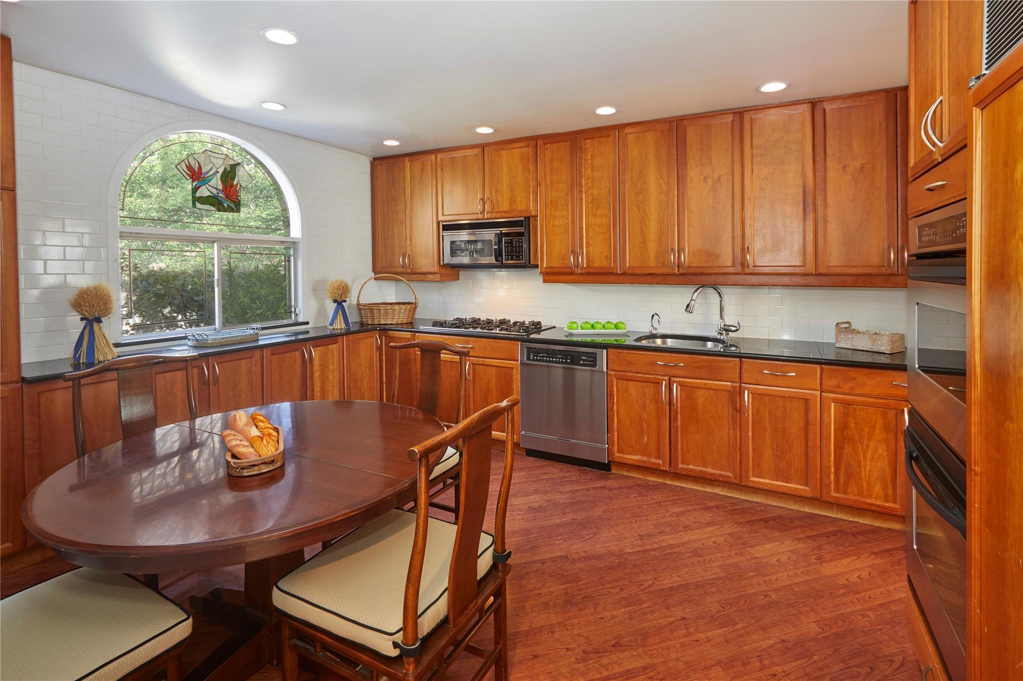 Single Family Douglas  Bronx, NY 10471, MLS-841657-7