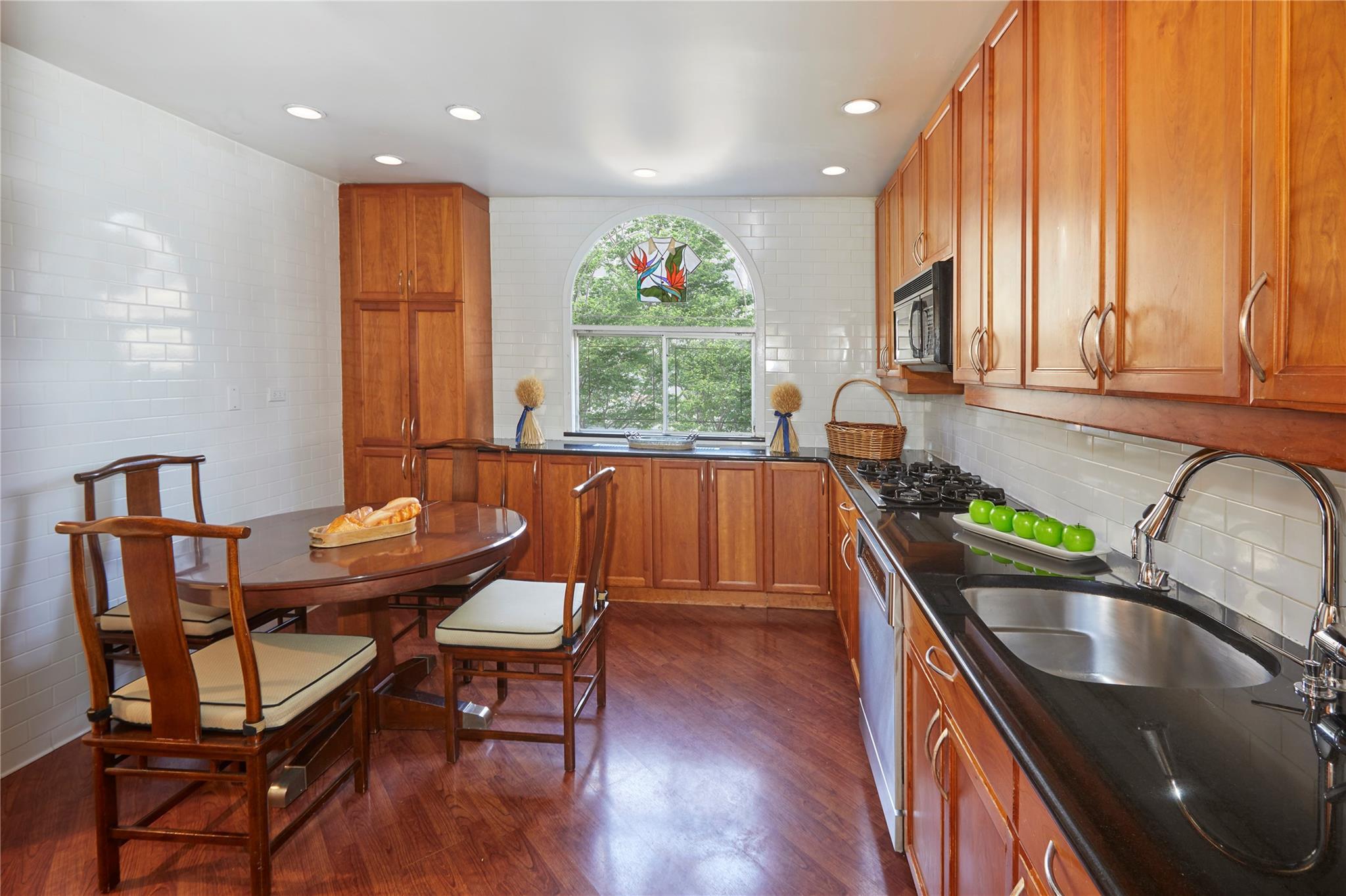 Single Family Douglas  Bronx, NY 10471, MLS-841657-8