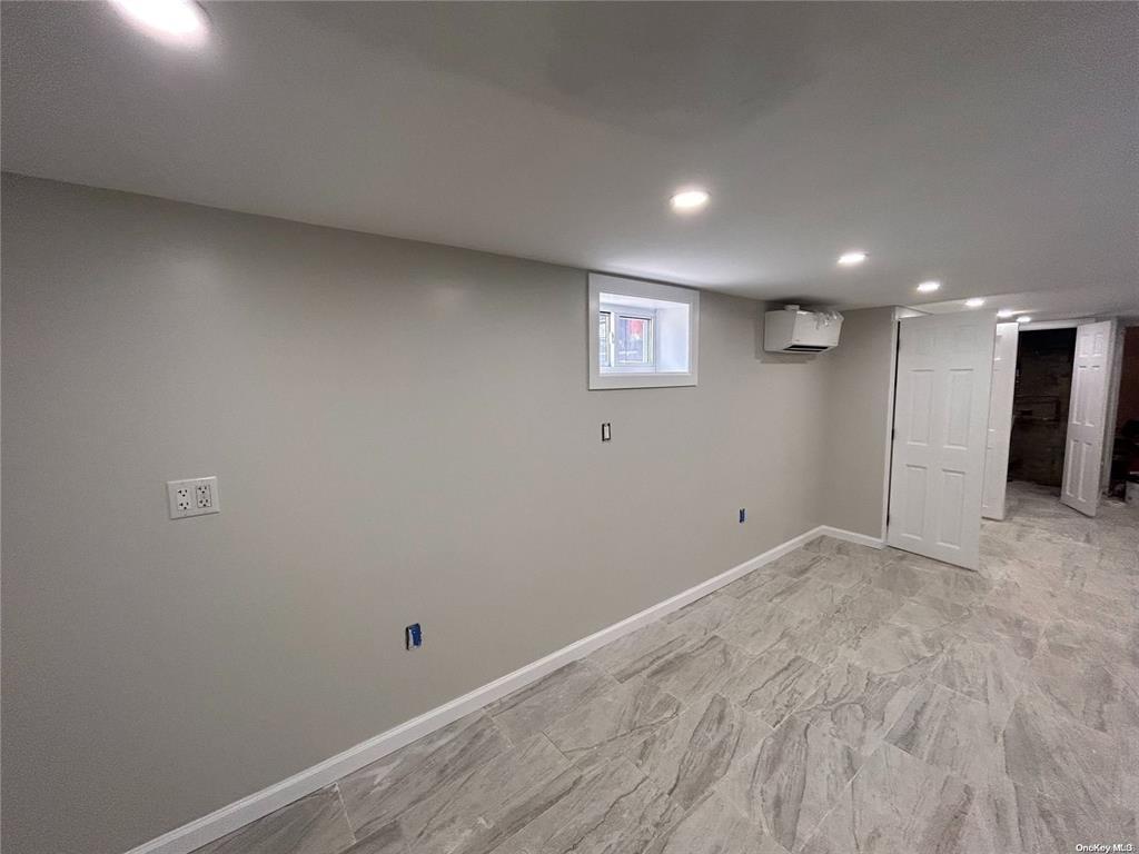 Single Family 49th  Queens, NY 11377, MLS-841669-8