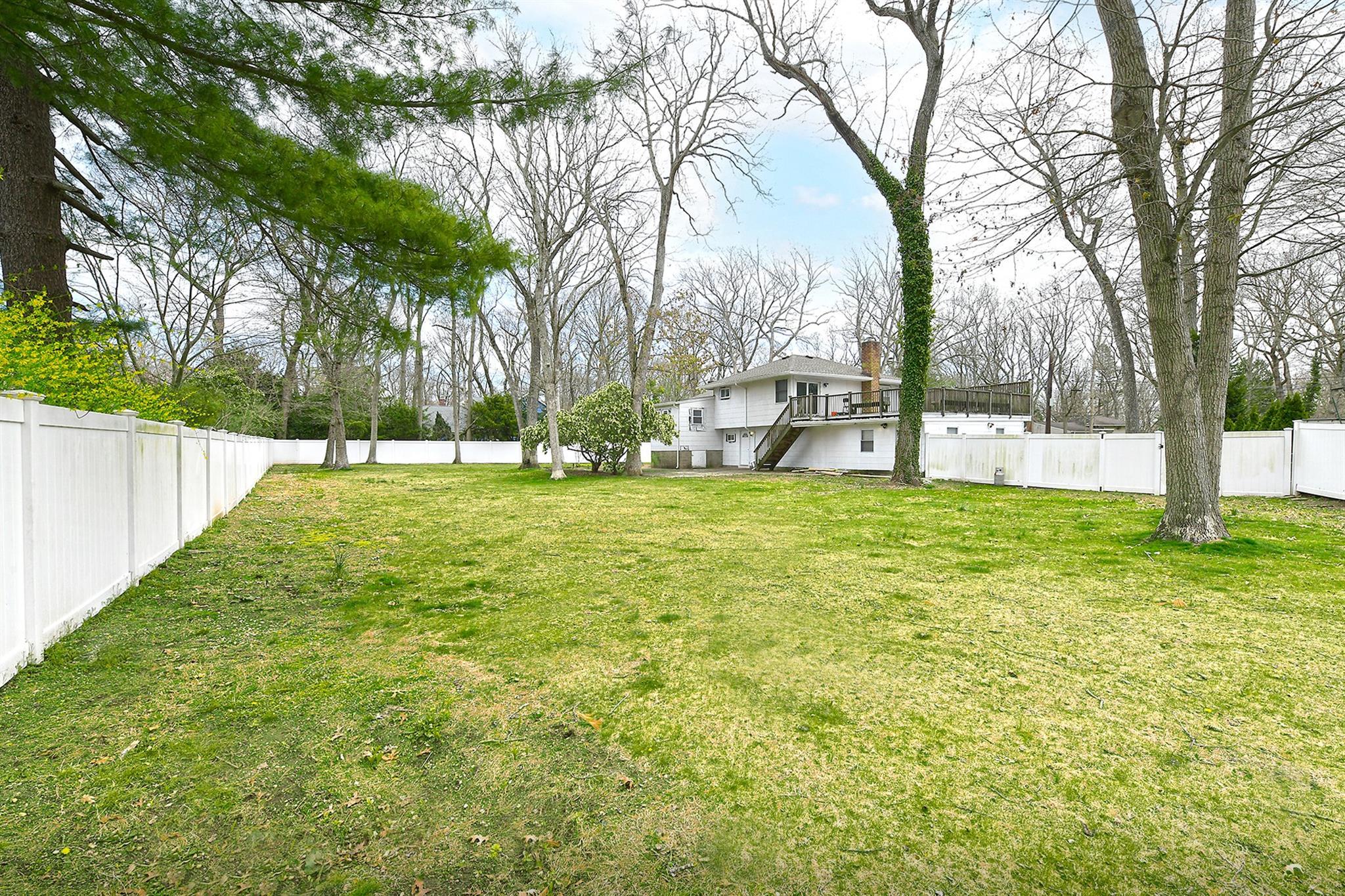 Single Family Shadywood  Suffolk County, NY 11743, MLS-841674-12