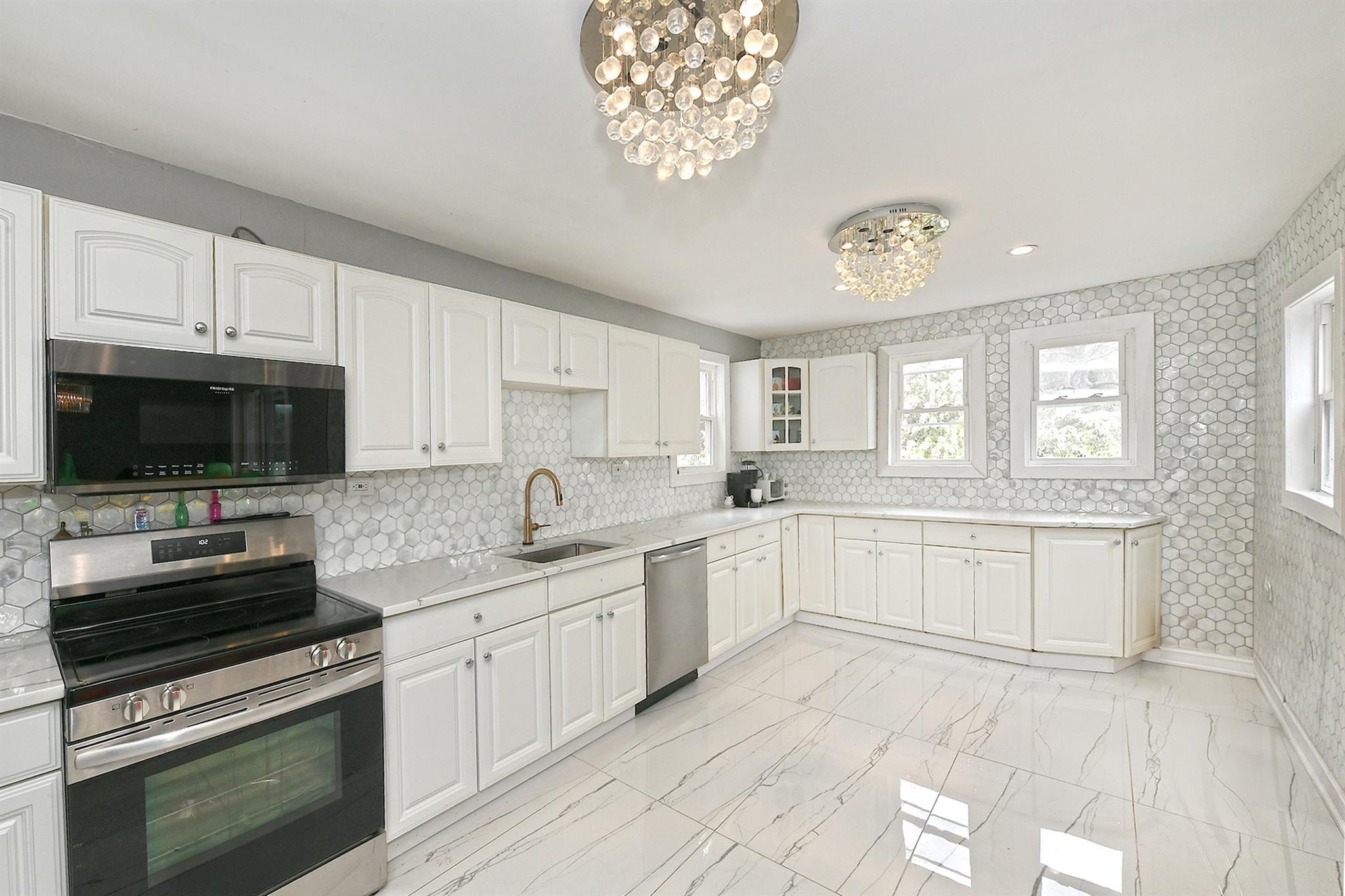 Single Family Shadywood  Suffolk County, NY 11743, MLS-841674-2