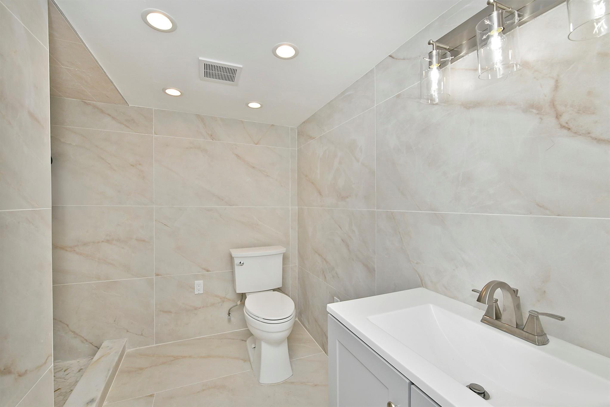 Single Family Shadywood  Suffolk County, NY 11743, MLS-841674-9