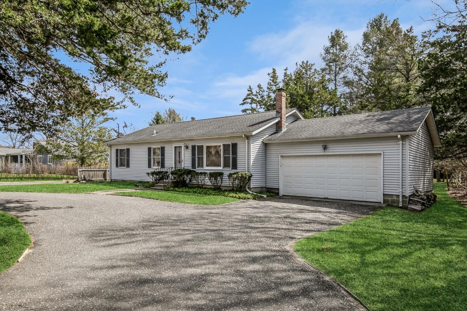 Single Family Bayview  Suffolk County, NY 11971, MLS-841740-2