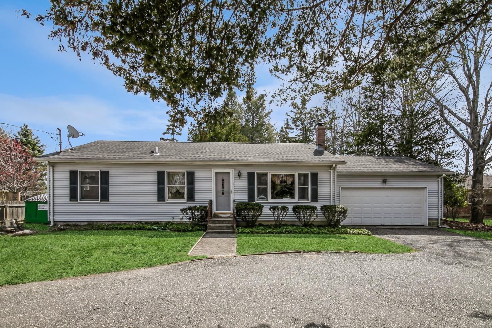 Single Family Bayview  Suffolk County, NY 11971, MLS-841740-3