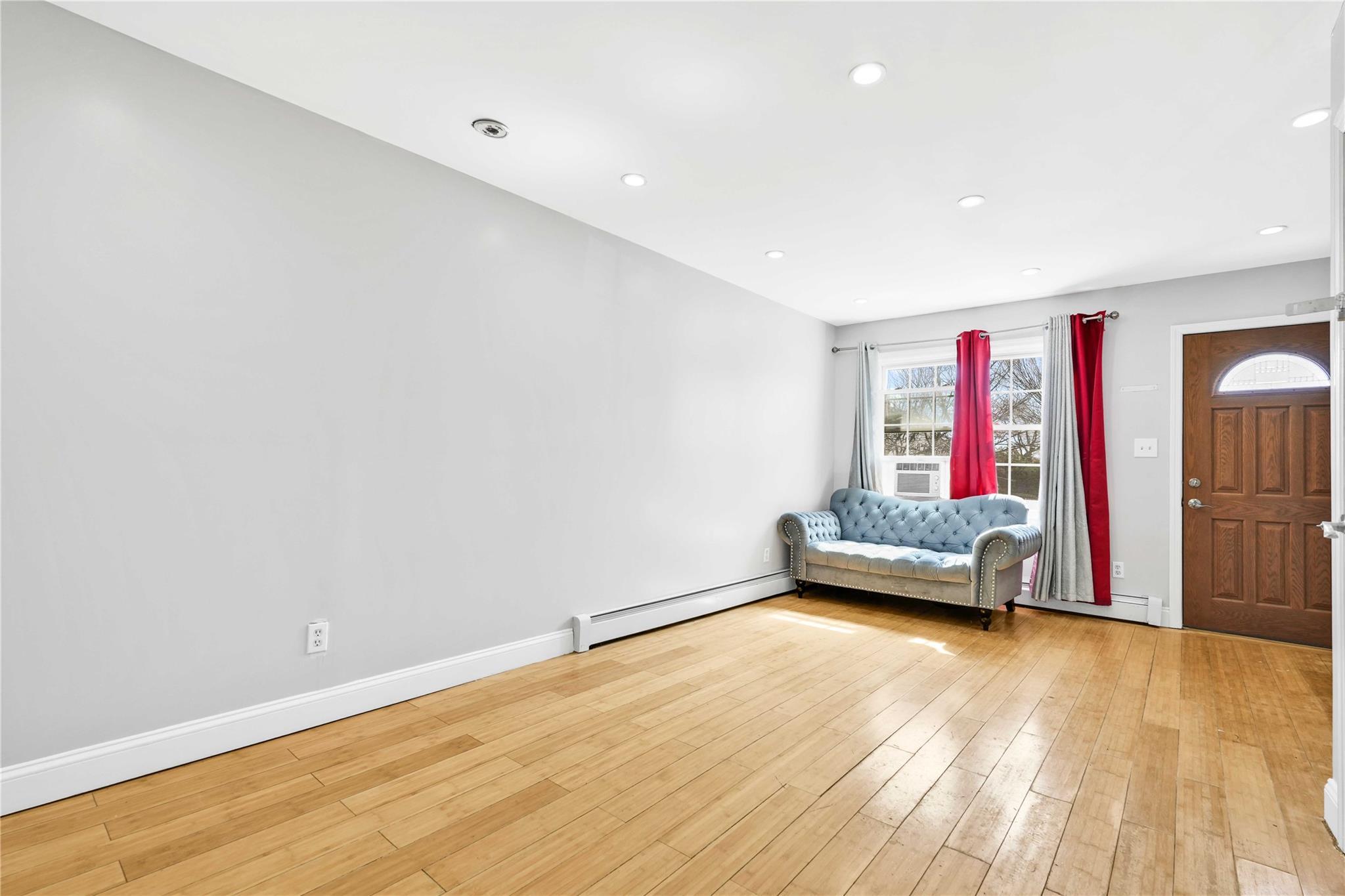 Apartment 146  Queens, NY 11413, MLS-841774-4