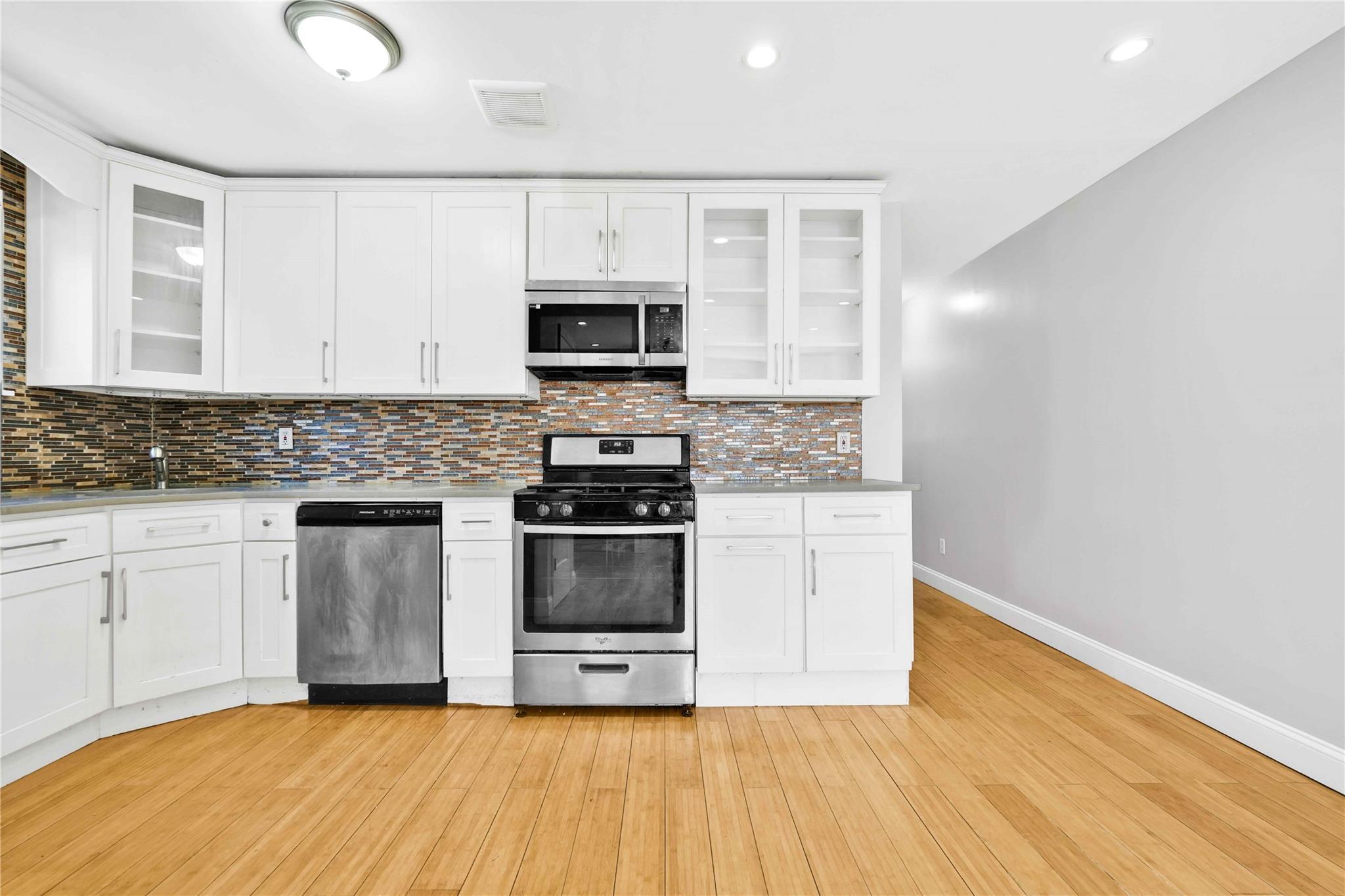Apartment 146  Queens, NY 11413, MLS-841774-5