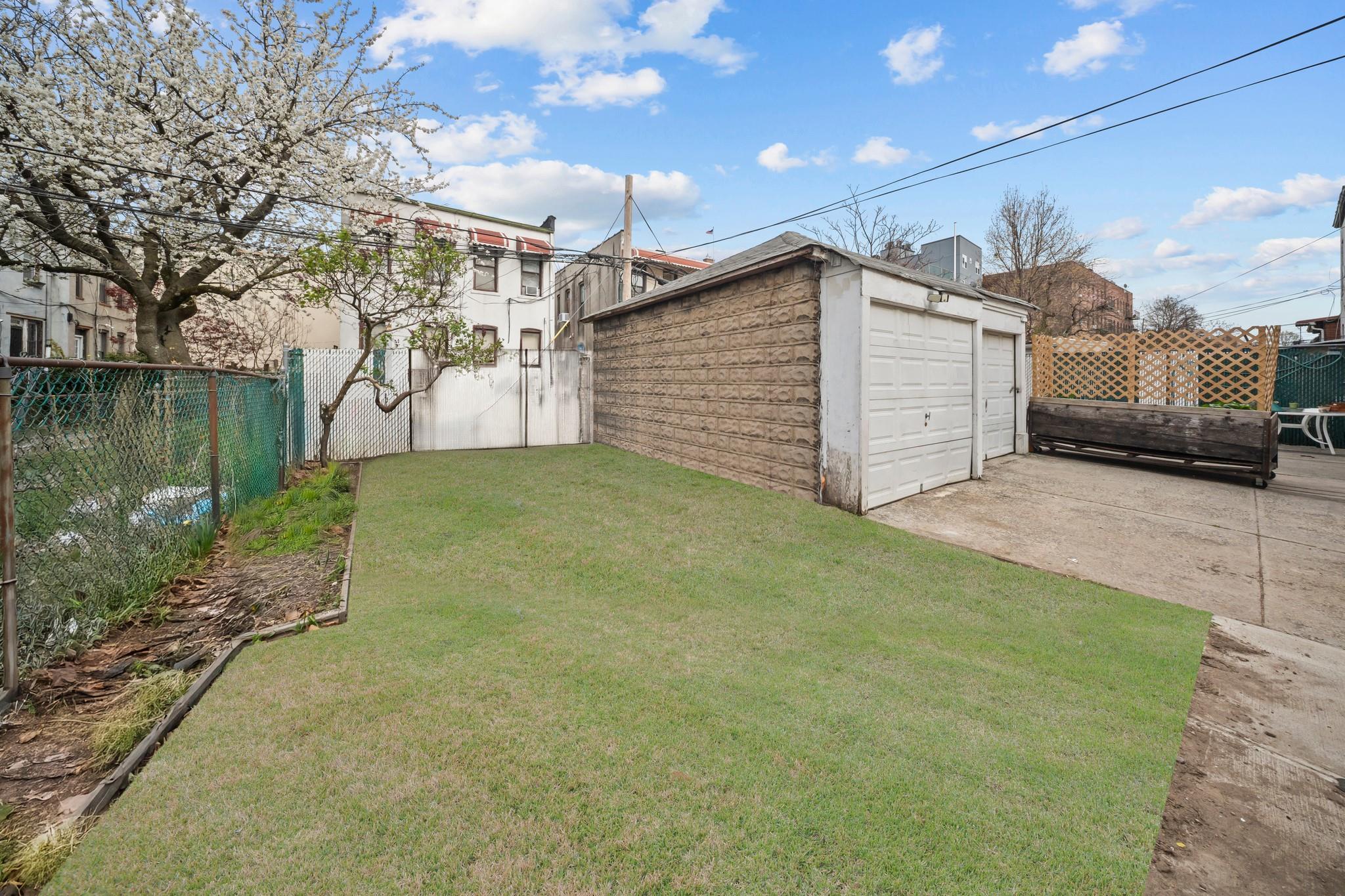 Single Family 32nd  Brooklyn, NY 11226, MLS-841797-31