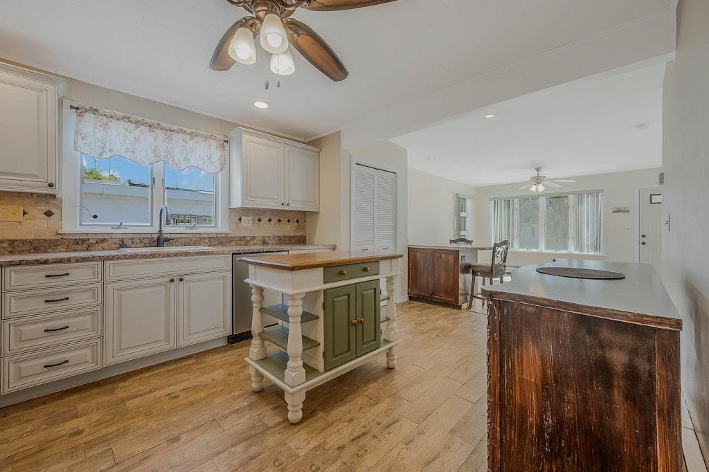 Single Family Main  Suffolk County, NY 11901, MLS-841854-14