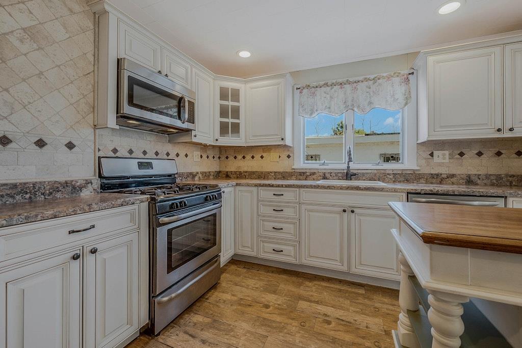 Single Family Main  Suffolk County, NY 11901, MLS-841854-15