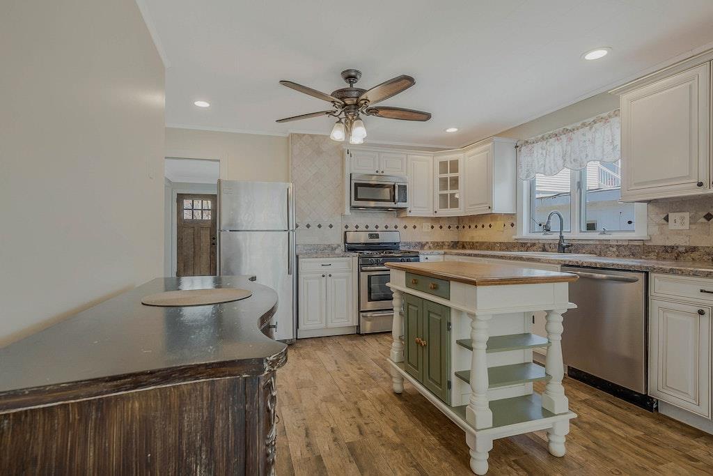 Single Family Main  Suffolk County, NY 11901, MLS-841854-16