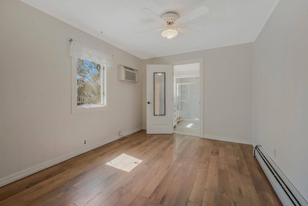 Single Family Main  Suffolk County, NY 11901, MLS-841854-24