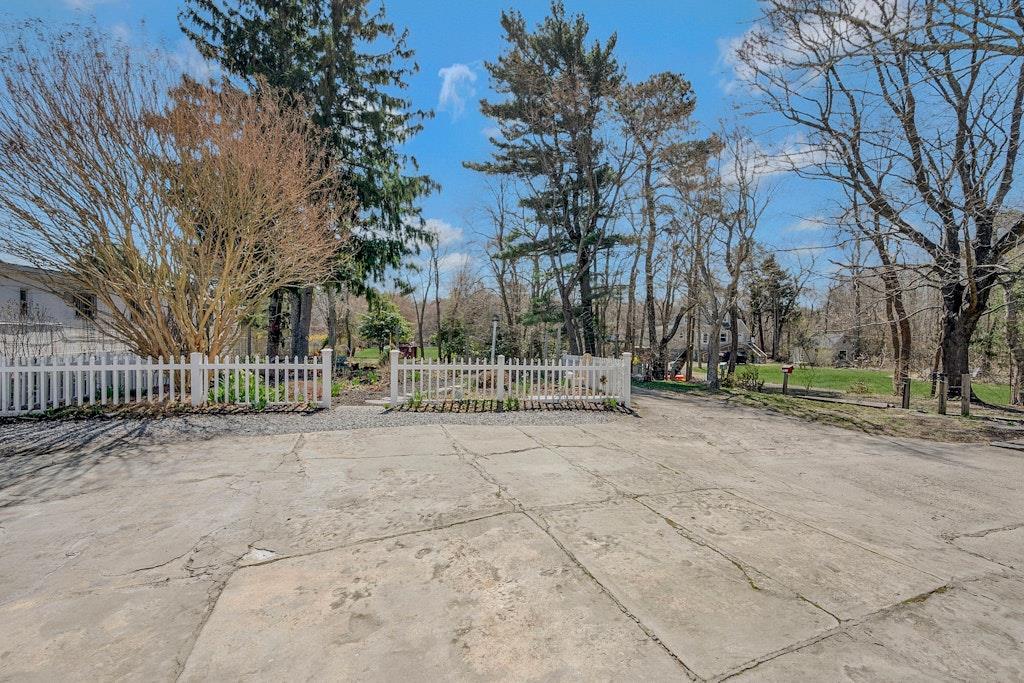 Single Family Main  Suffolk County, NY 11901, MLS-841854-32