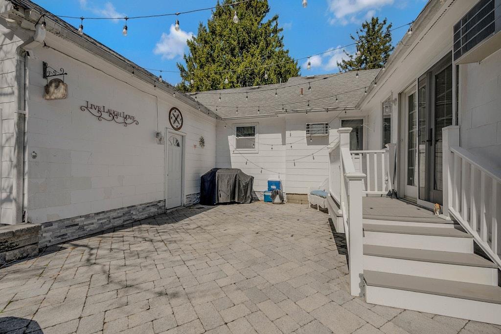 Single Family Main  Suffolk County, NY 11901, MLS-841854-33