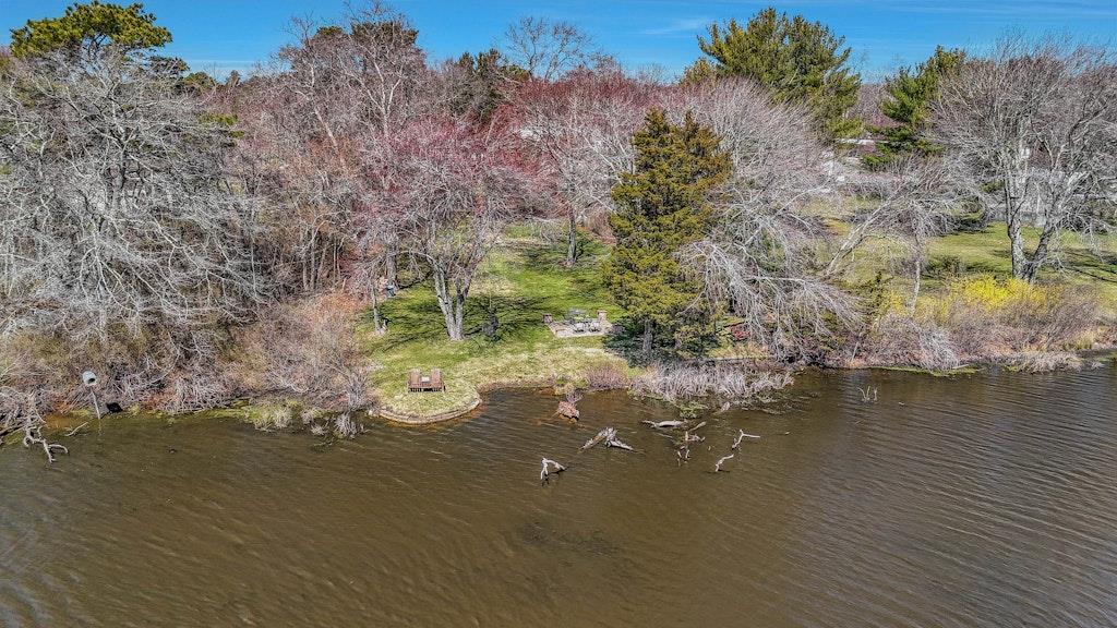 Single Family Main  Suffolk County, NY 11901, MLS-841854-40