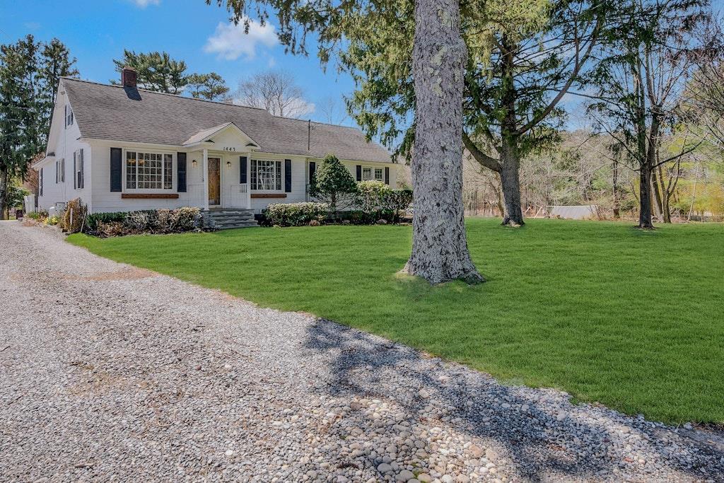 Single Family Main  Suffolk County, NY 11901, MLS-841854-42