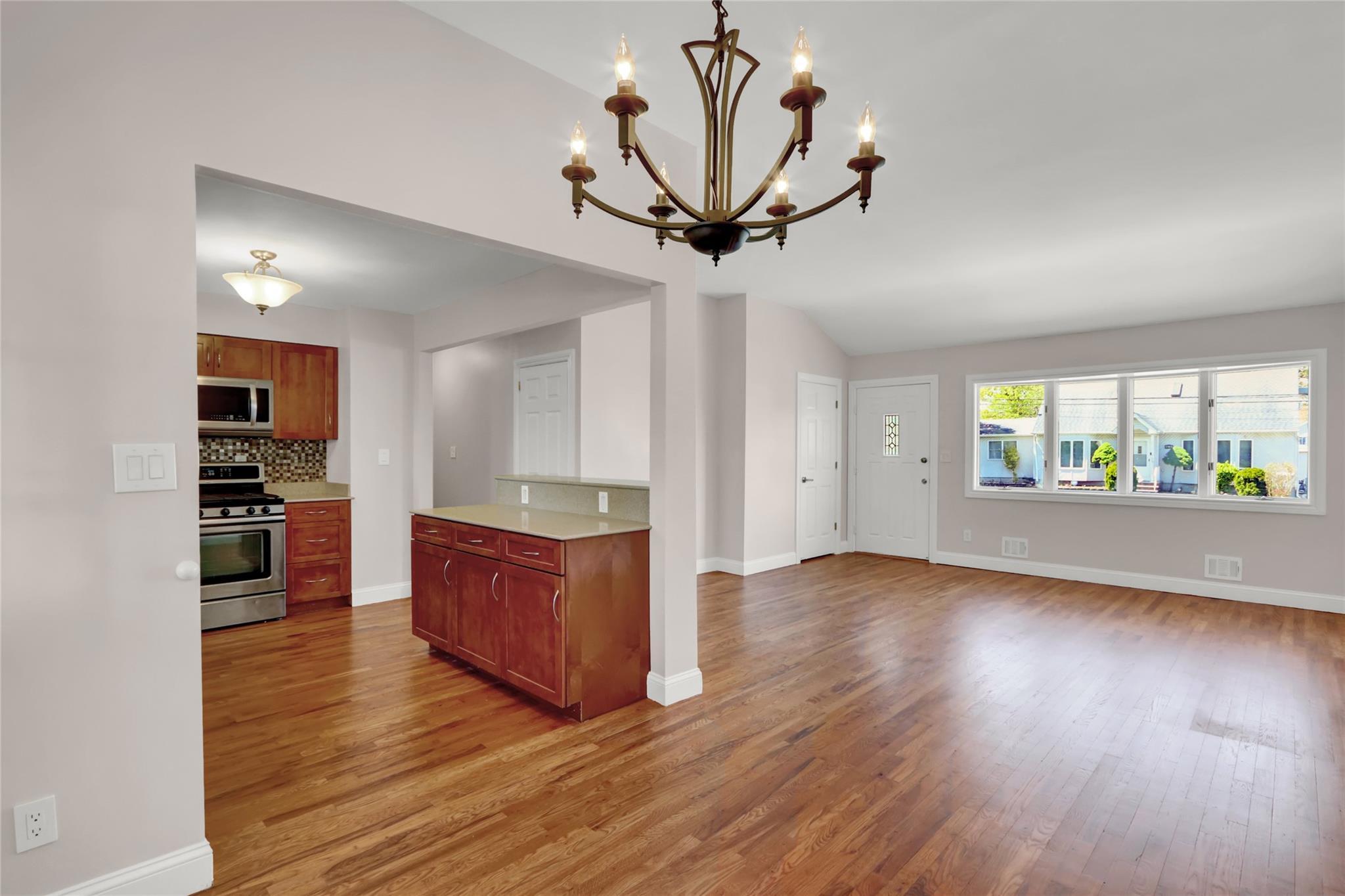 Single Family 21st  Suffolk County, NY 11729, MLS-841876-11