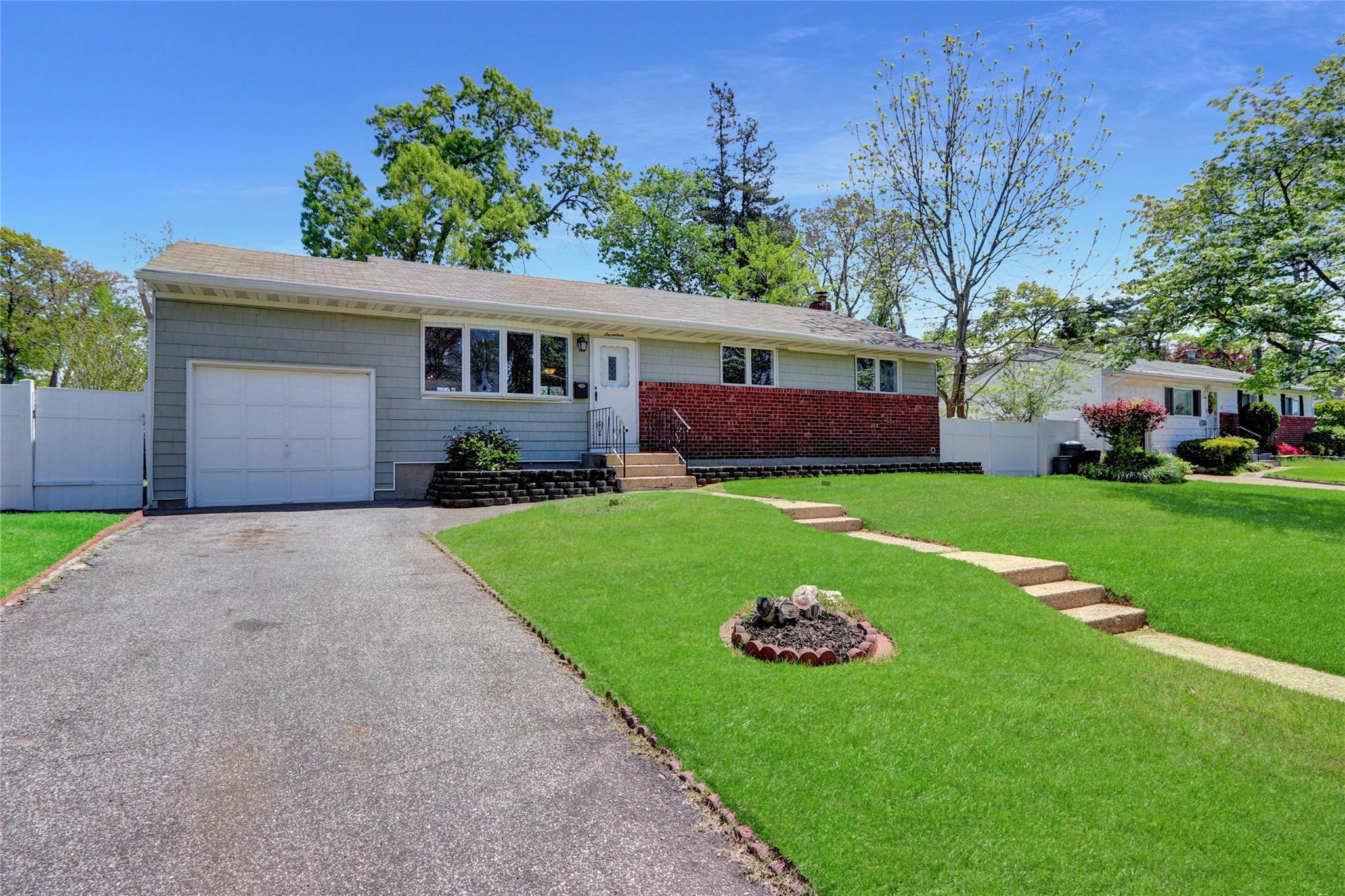 Single Family 21st  Suffolk County, NY 11729, MLS-841876-2