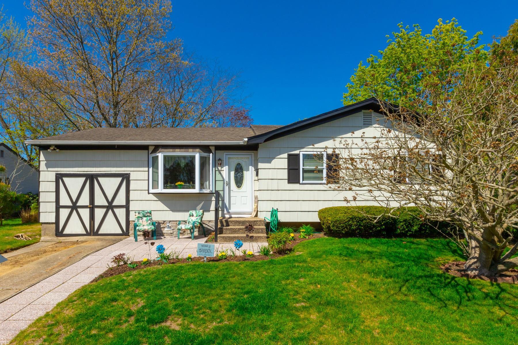 Single Family Dena  Suffolk County, NY 11715, MLS-841901-2