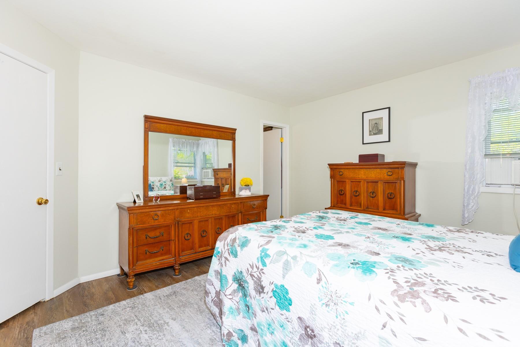 Single Family Dena  Suffolk County, NY 11715, MLS-841901-8