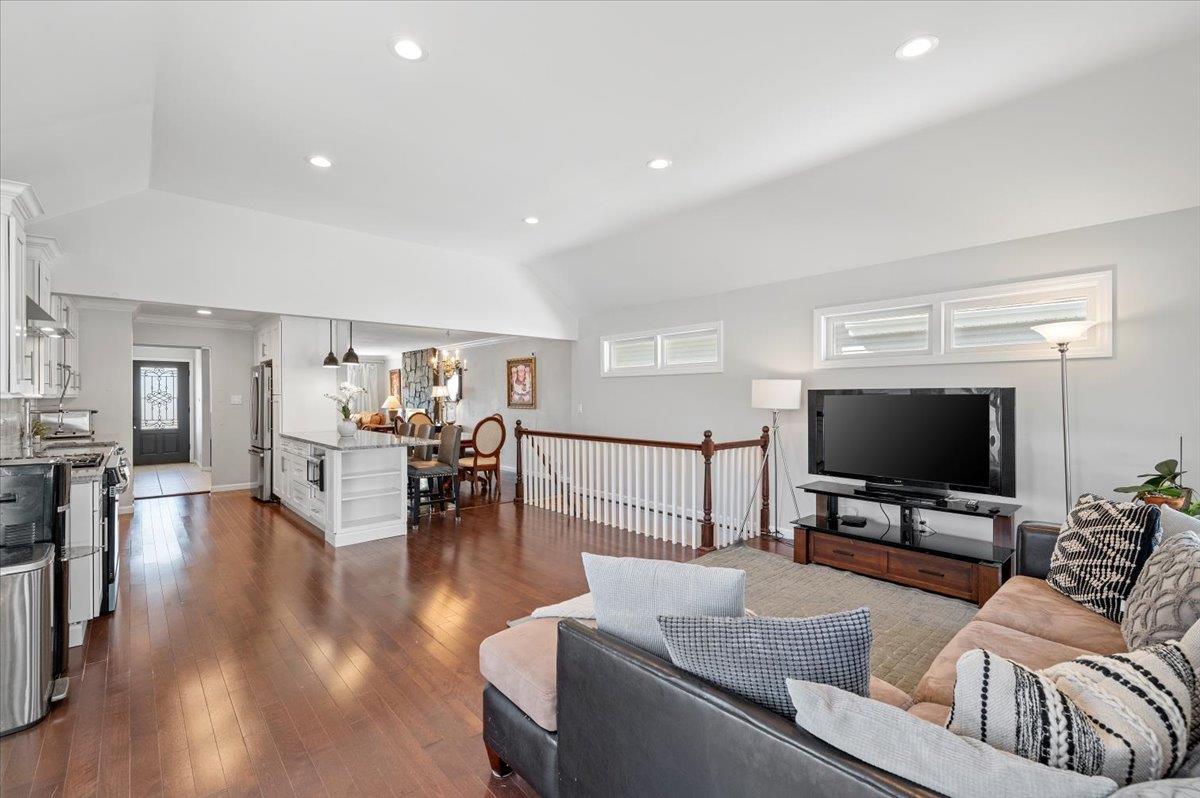 Single Family Circle  Nassau County, NY 11791, MLS-841967-11