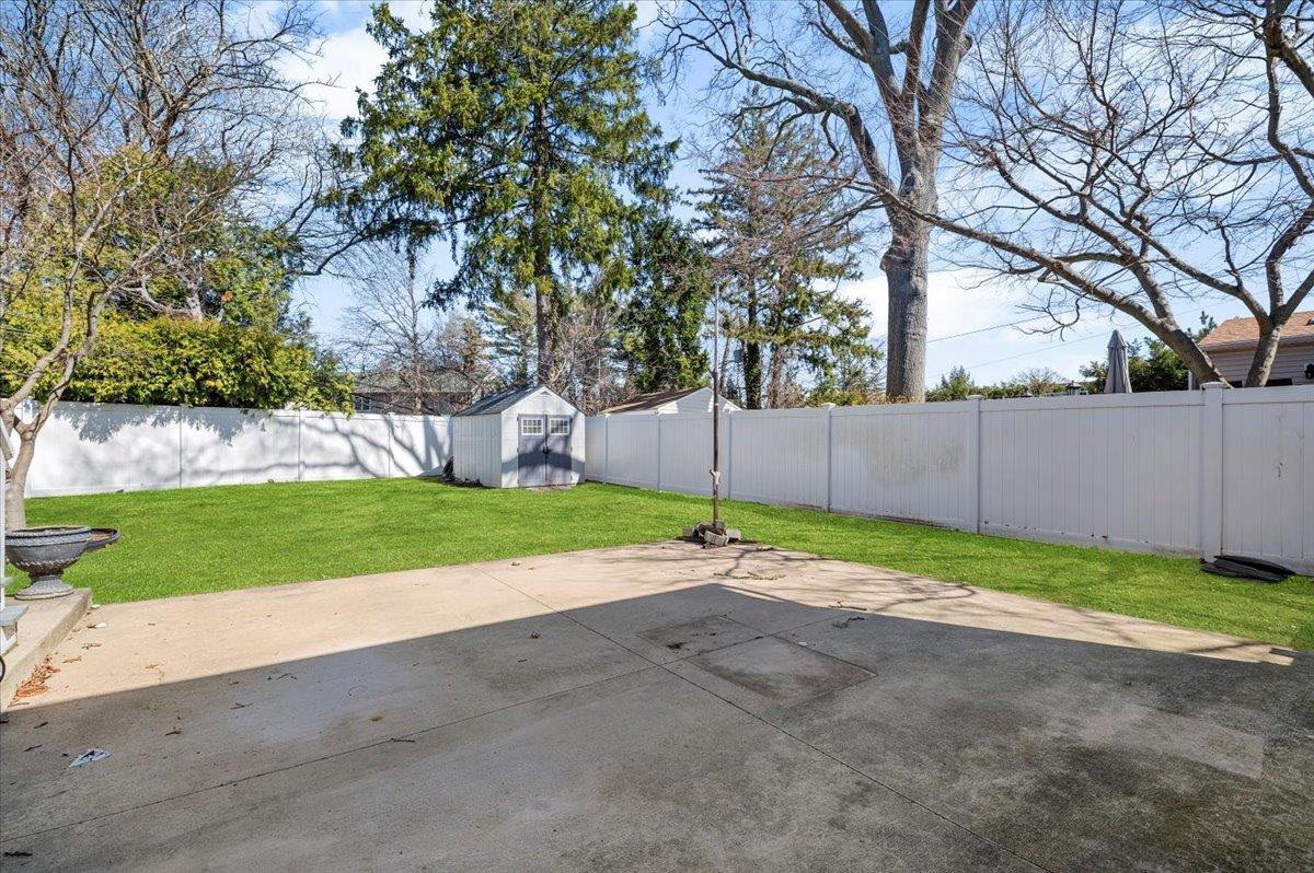 Single Family Circle  Nassau County, NY 11791, MLS-841967-27