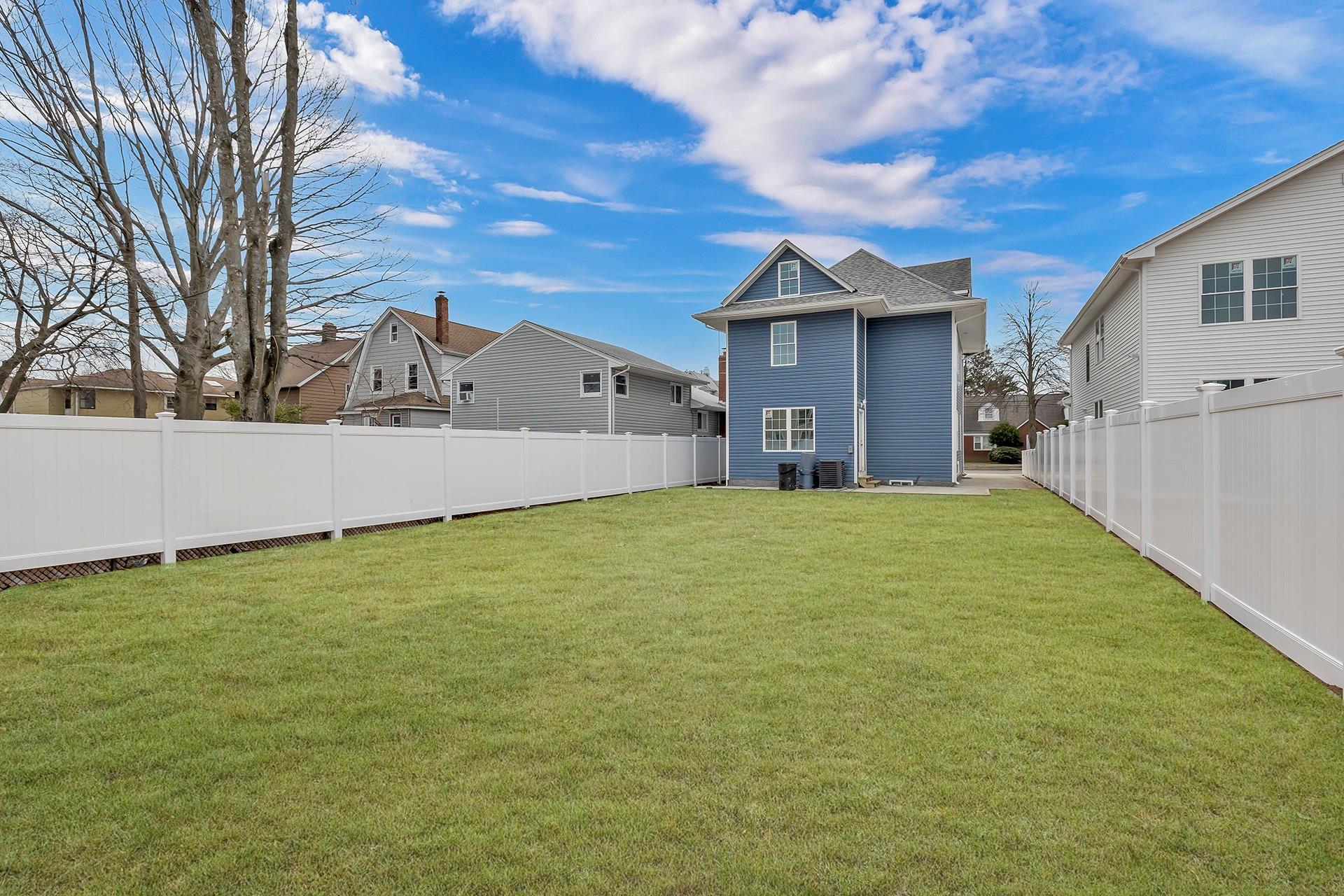 Single Family Sterling  Nassau County, NY 11550, MLS-842037-31