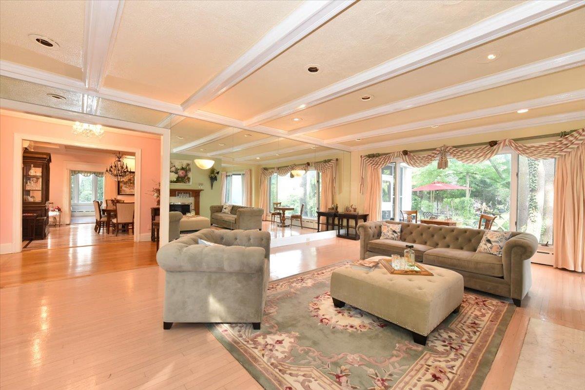Single Family Magnolia  Nassau County, NY 11021, MLS-842091-10