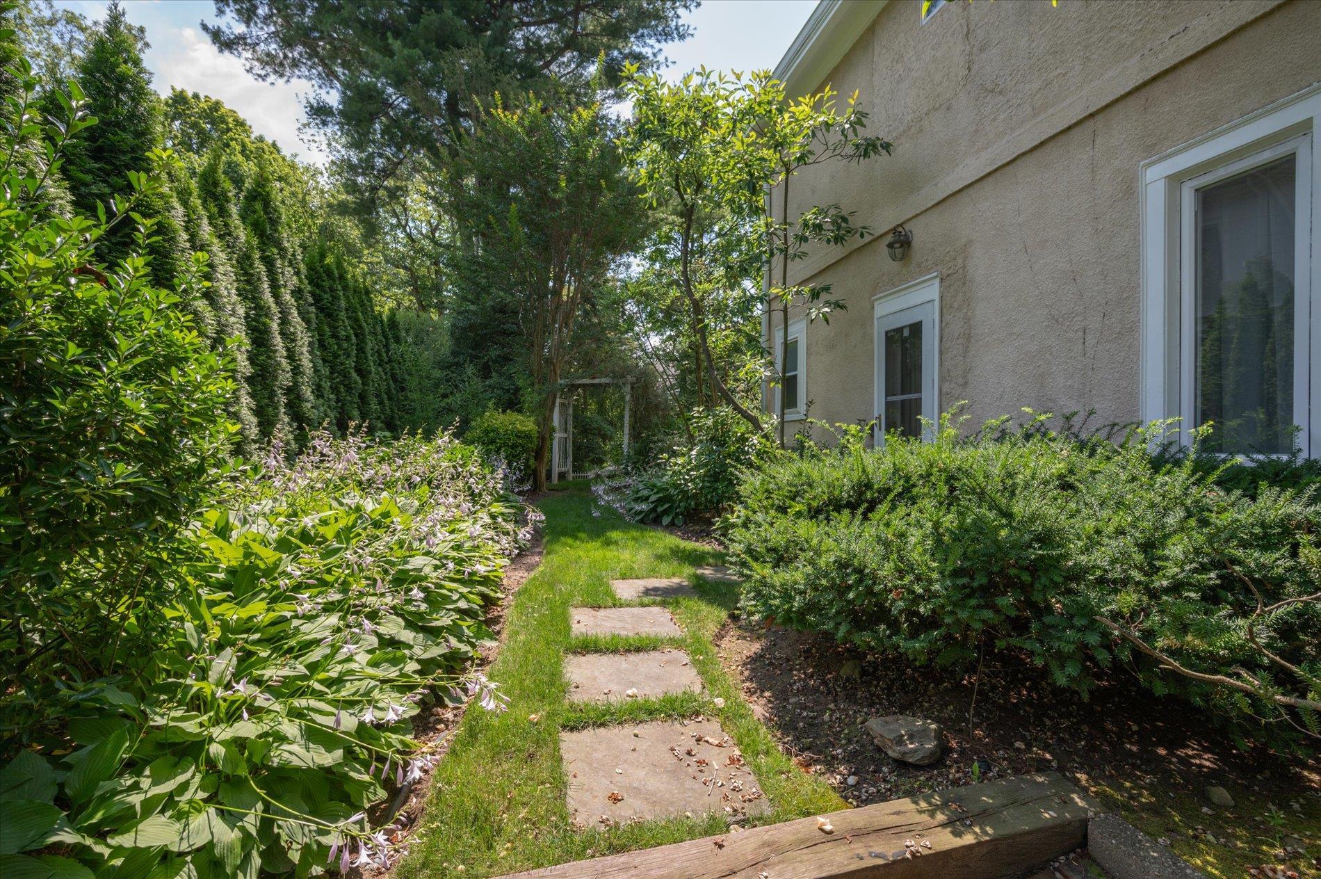 Single Family Magnolia  Nassau County, NY 11021, MLS-842091-7
