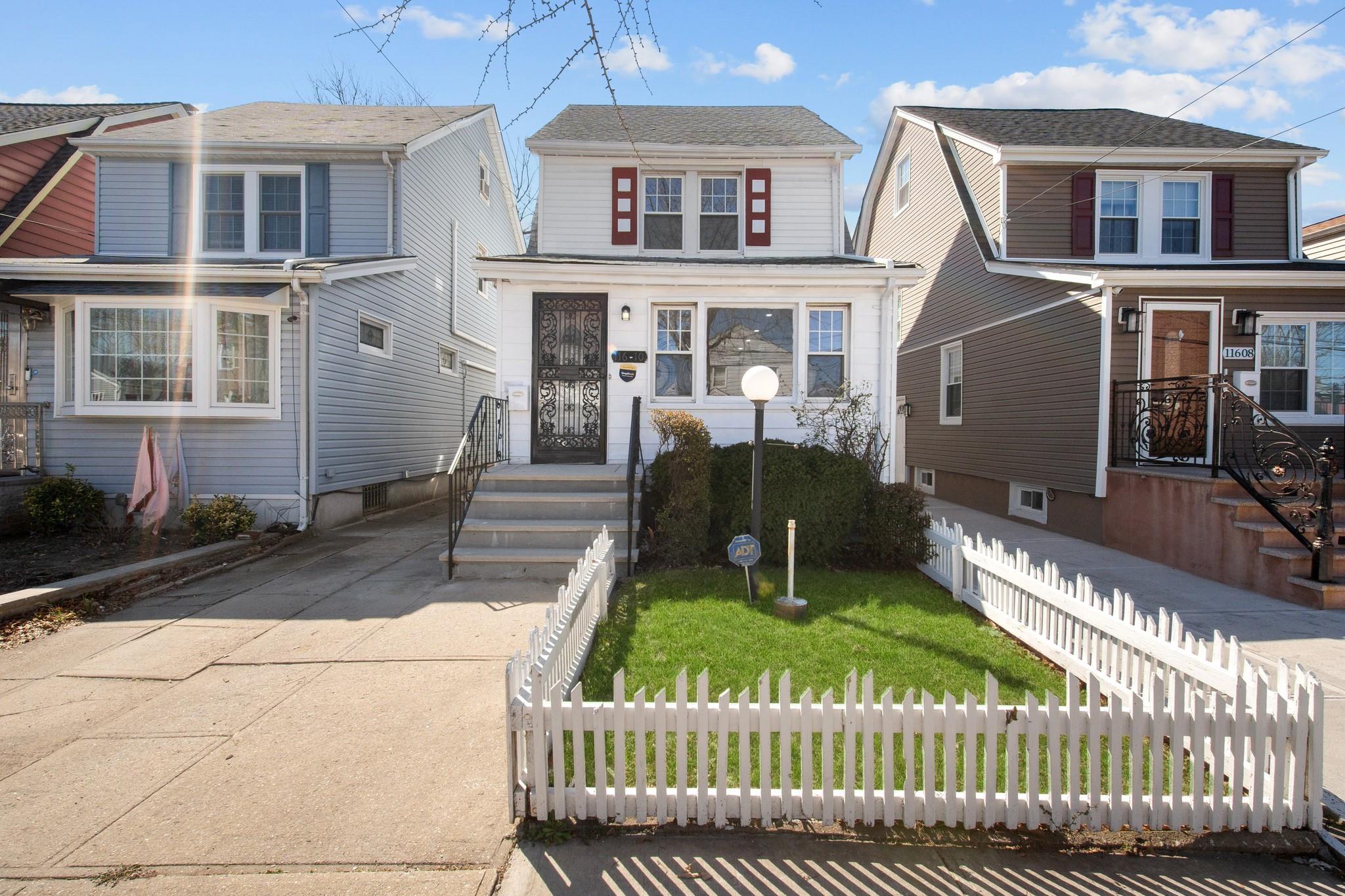 Single Family 140 Street  Queens, NY 11436, MLS-842128-28