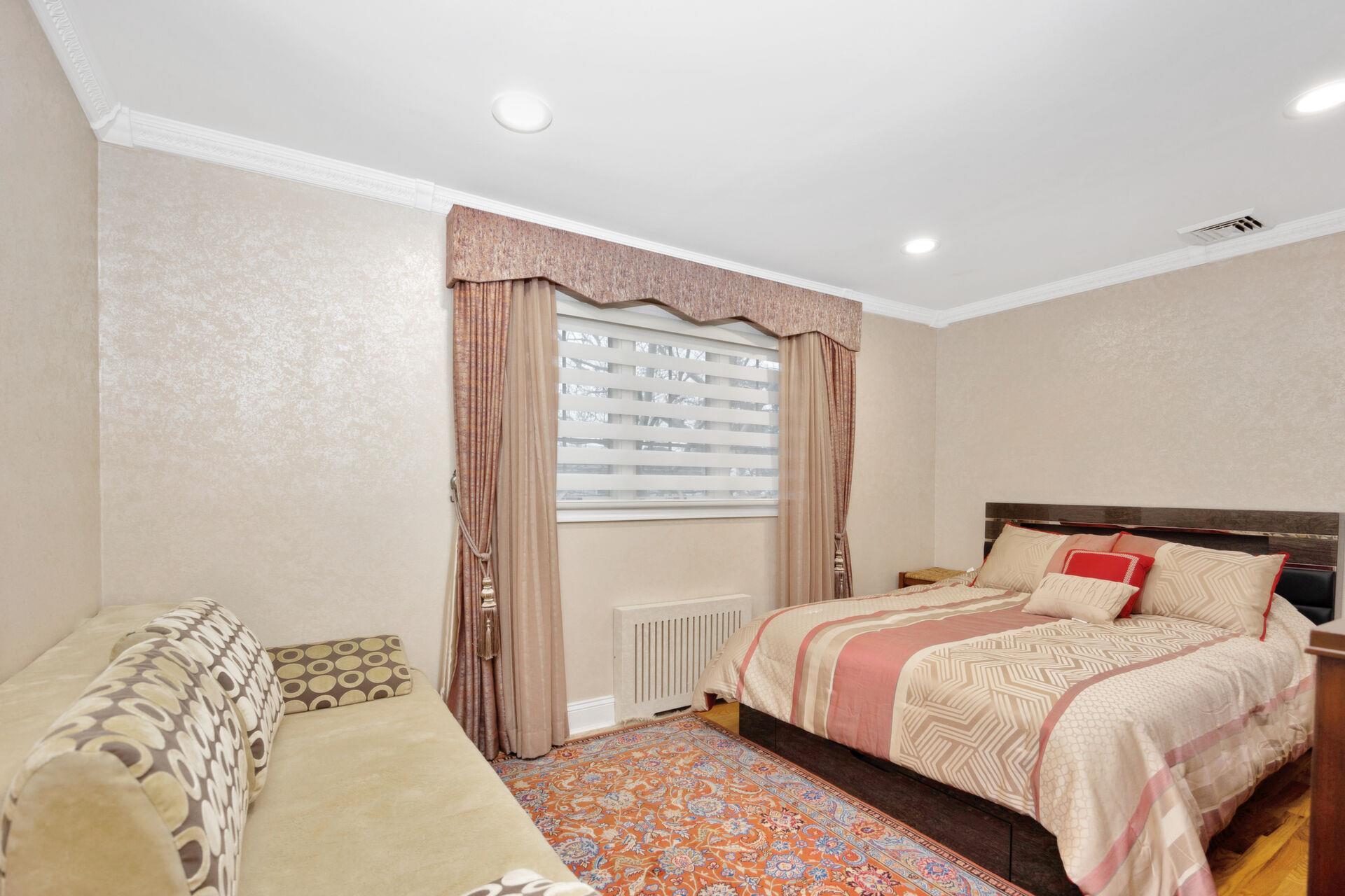 Single Family South End  Nassau County, NY 11598, MLS-842254-21