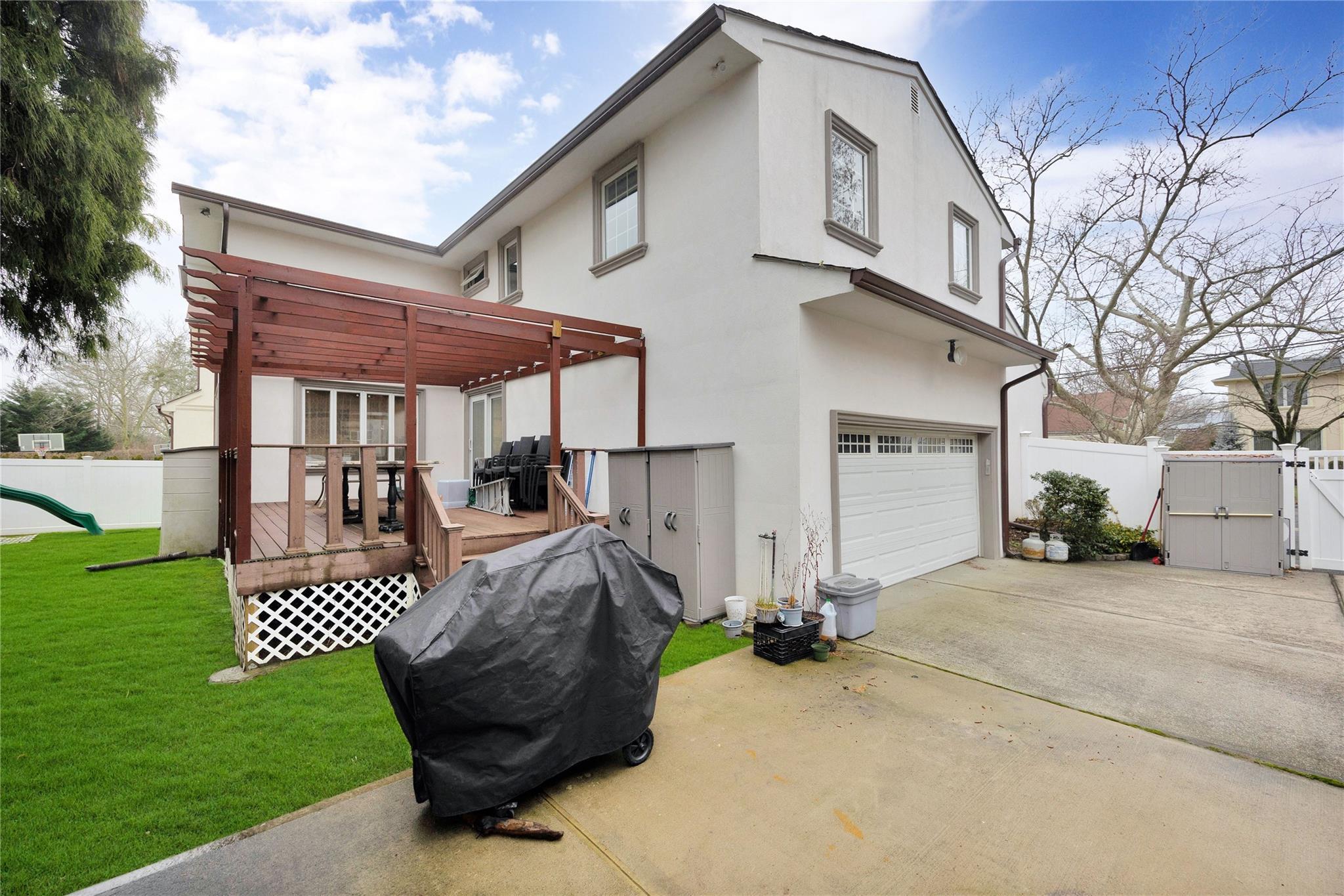 Single Family South End  Nassau County, NY 11598, MLS-842254-24