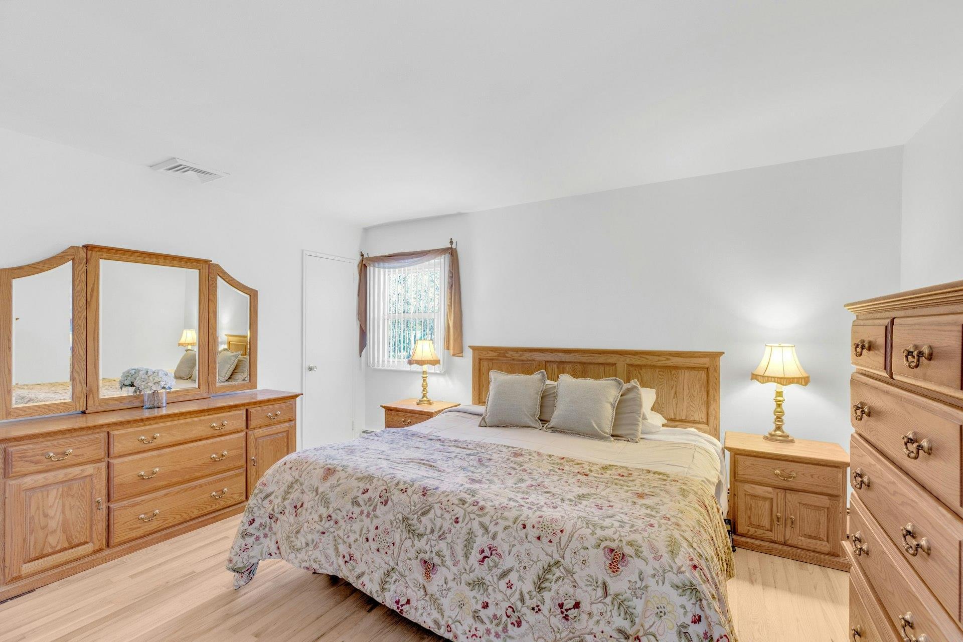 Single Family Viola  Nassau County, NY 11542, MLS-842263-16