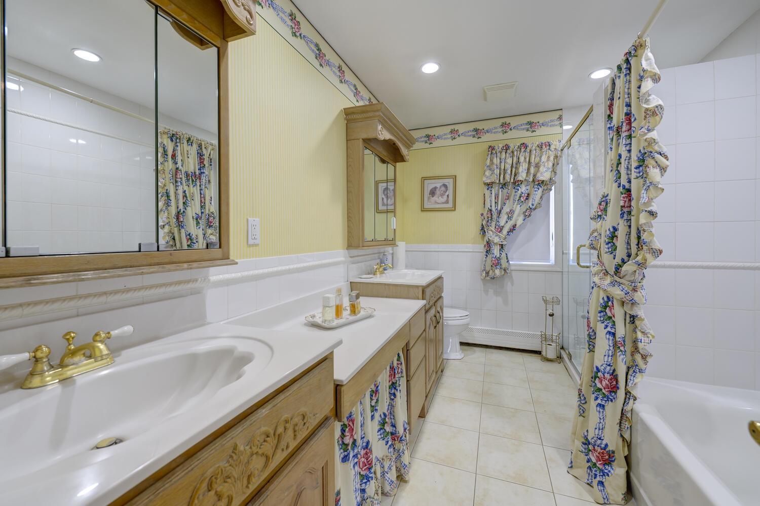 Single Family Maple  Nassau County, NY 11040, MLS-842312-25