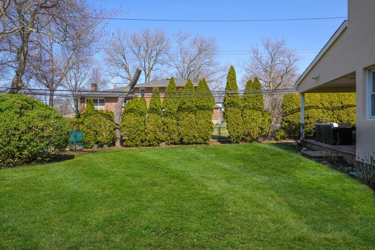 Single Family Maple  Nassau County, NY 11040, MLS-842312-26