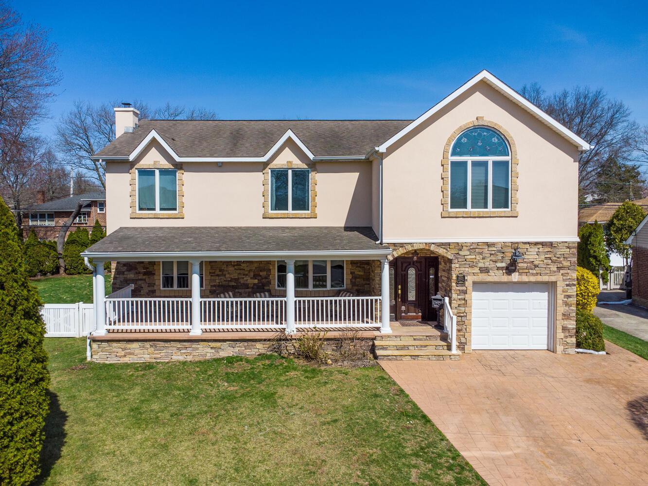 Single Family Maple  Nassau County, NY 11040, MLS-842312-31