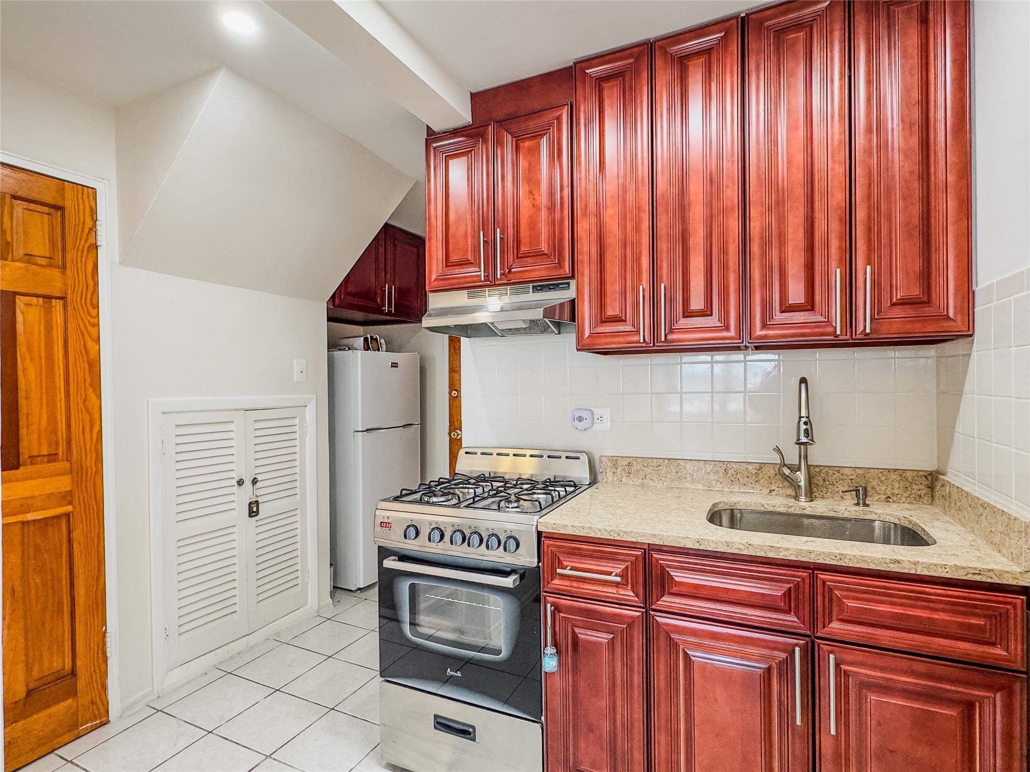 Single Family 7th  Queens, NY 11357, MLS-842324-4